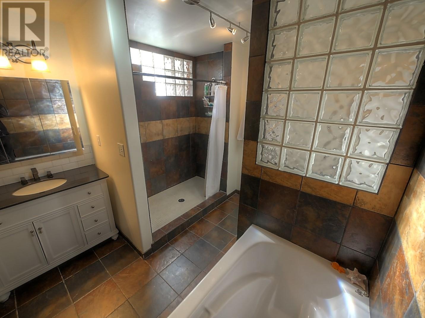 504 Centre Street Property Photo 5