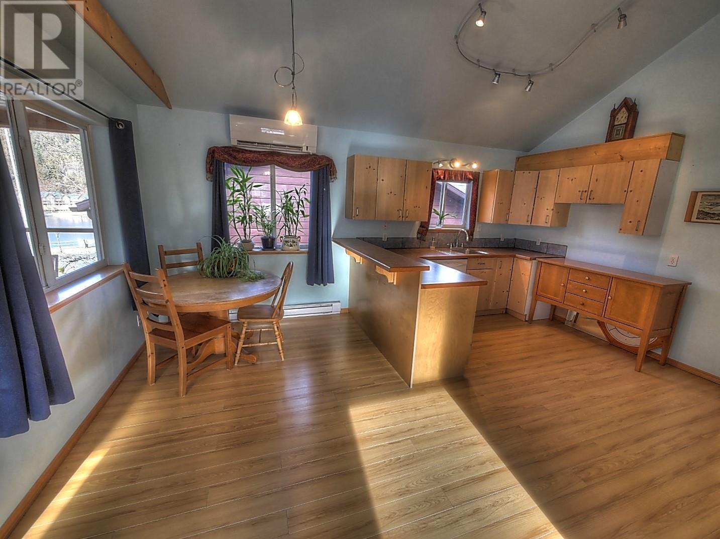 504 Centre Street Property Photo 7