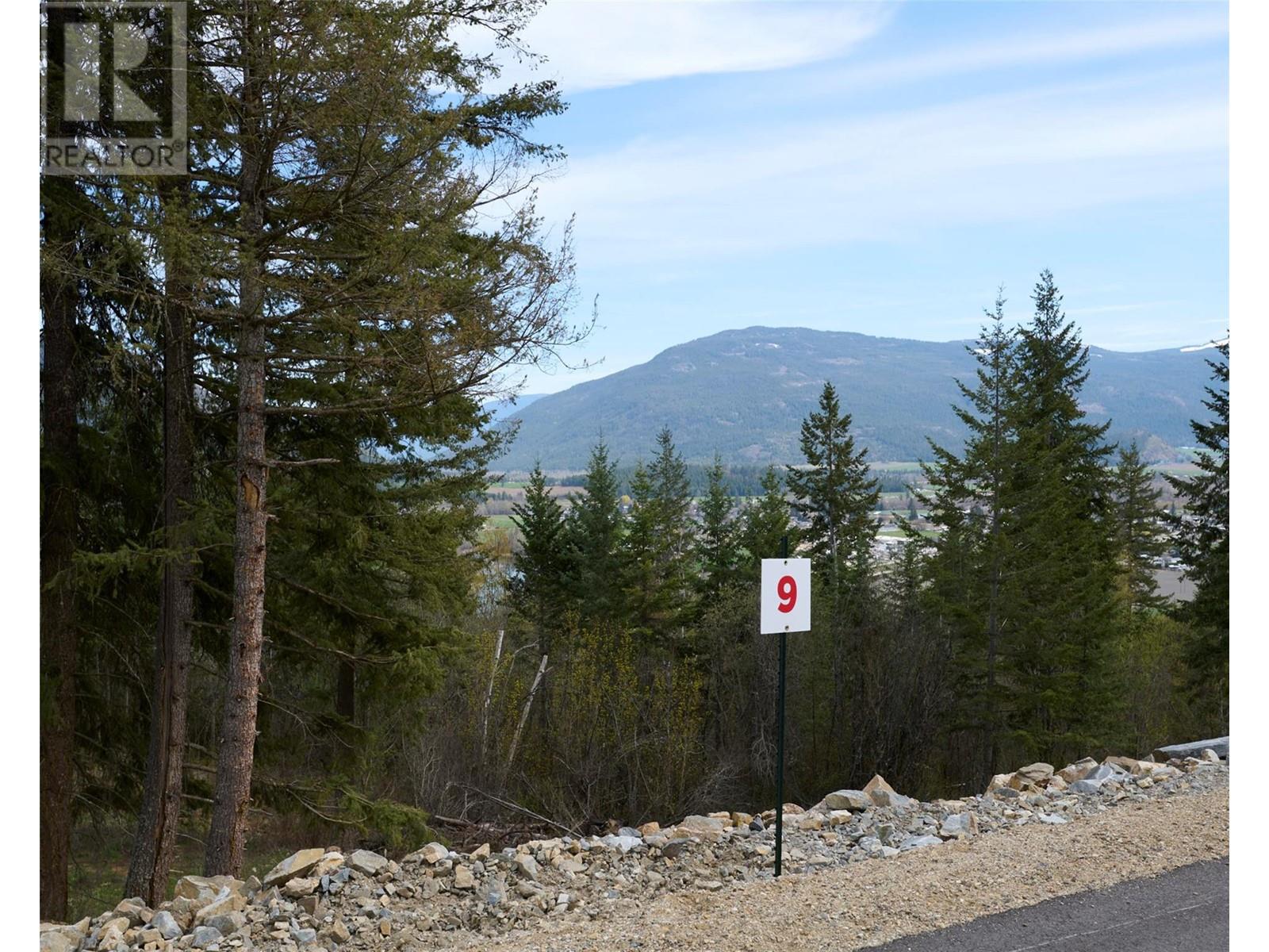 201 Crooked Pine Road Property Photo 1