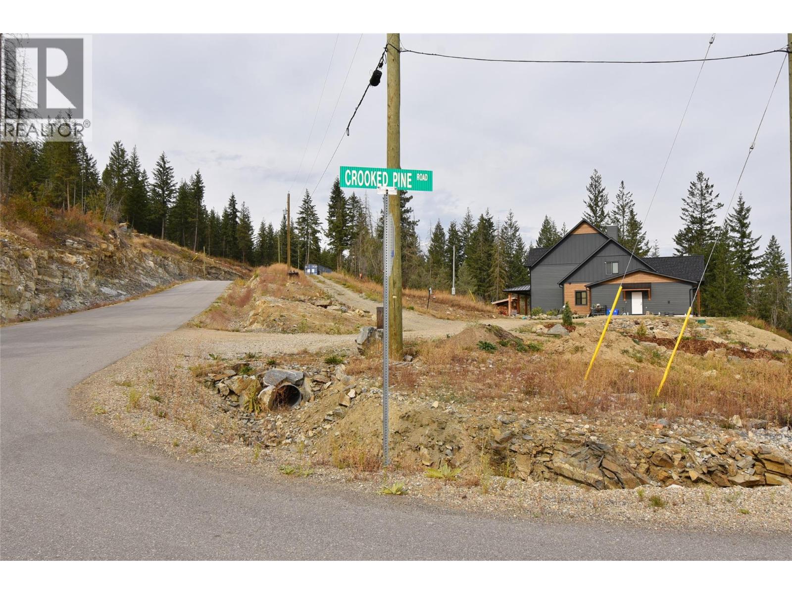 201 Crooked Pine Road Property Photo 2