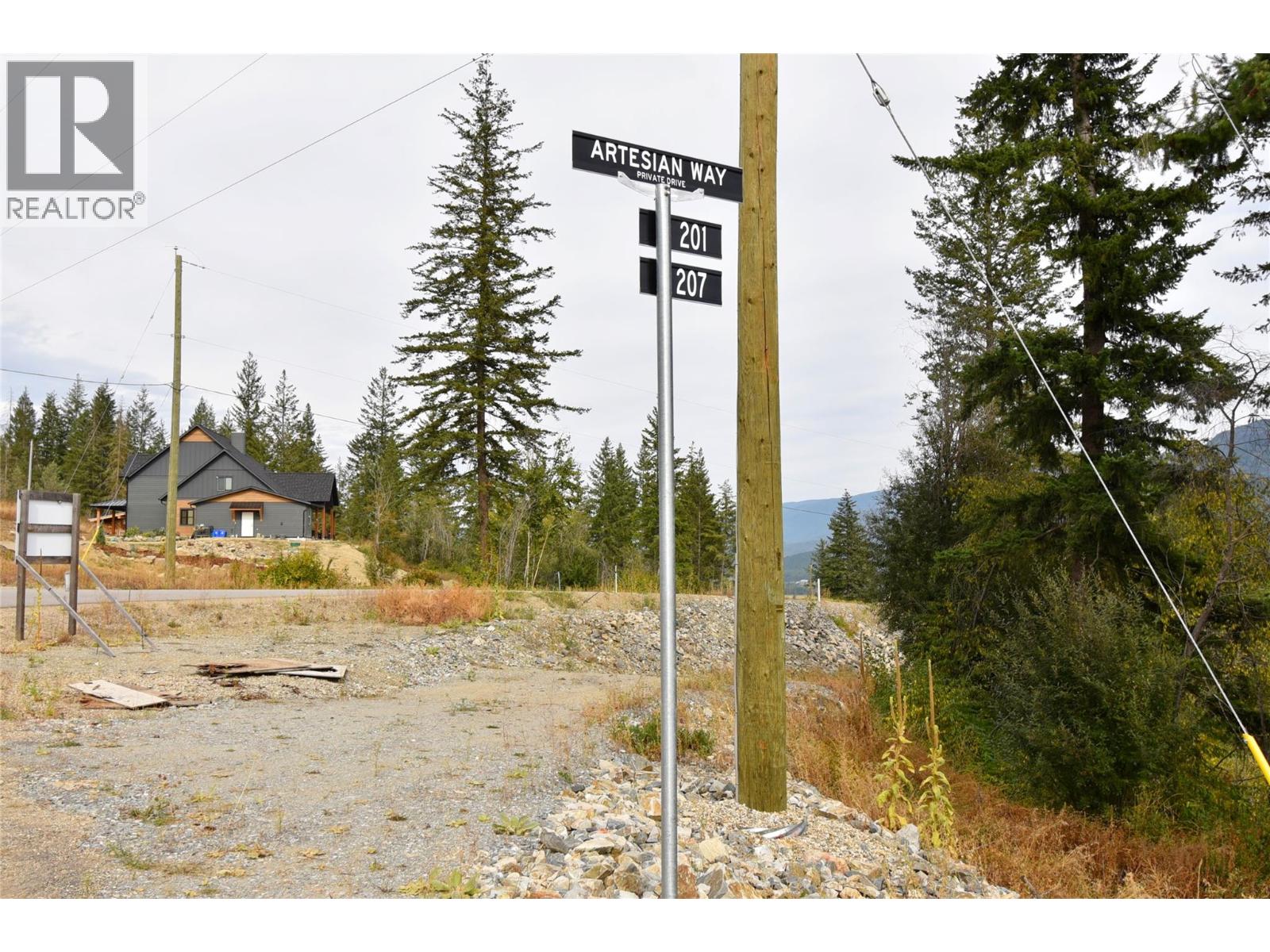 201 Crooked Pine Road Property Photo 3