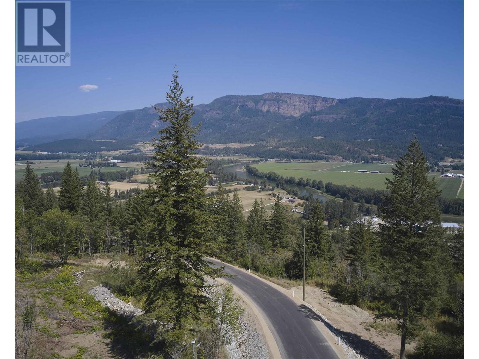 201 Crooked Pine Road Property Photo 4