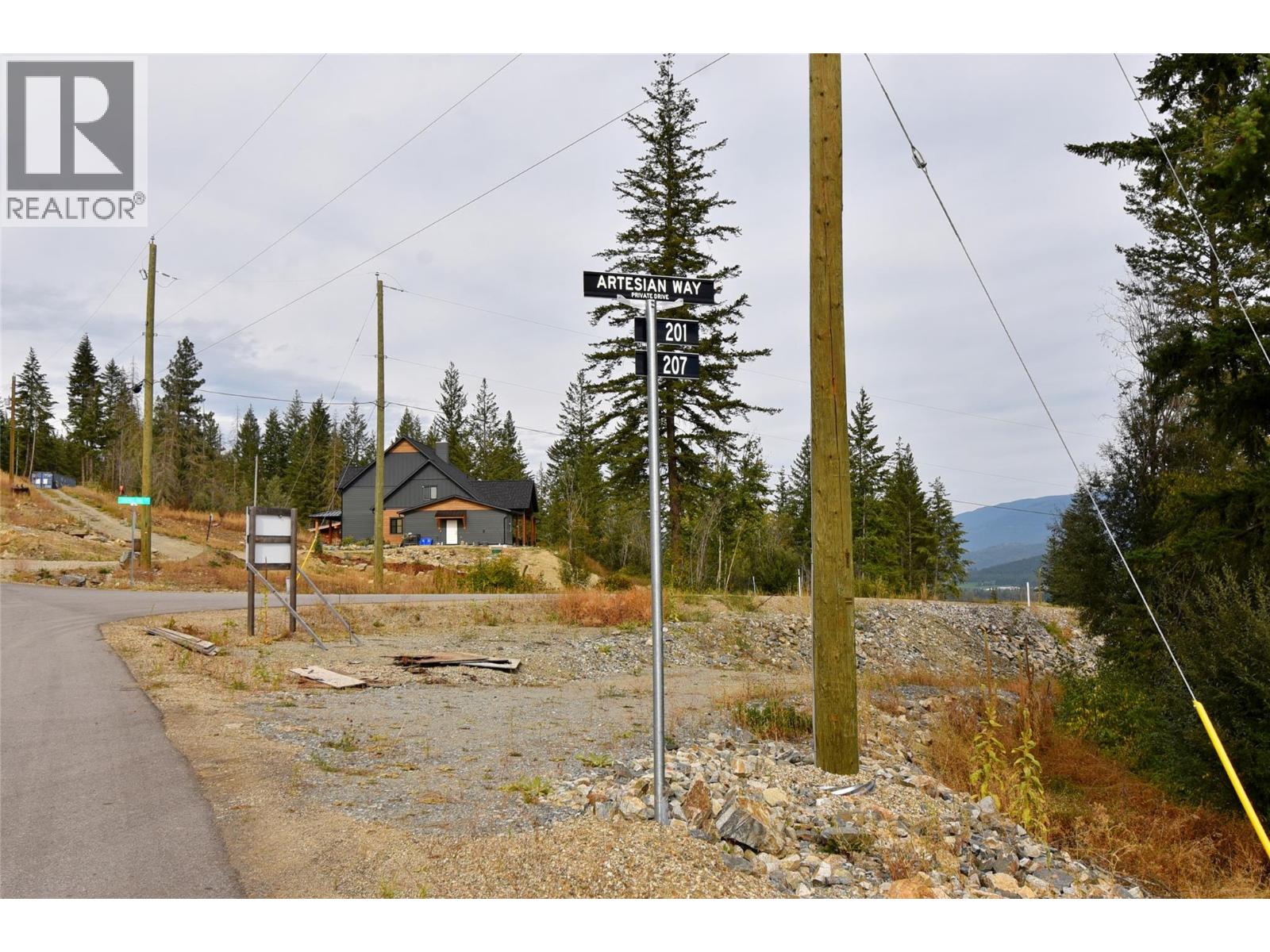 201 Crooked Pine Road Property Photo 5