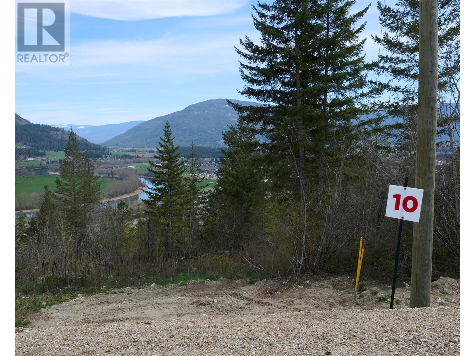 207 Crooked Pine Road Property Photo 1