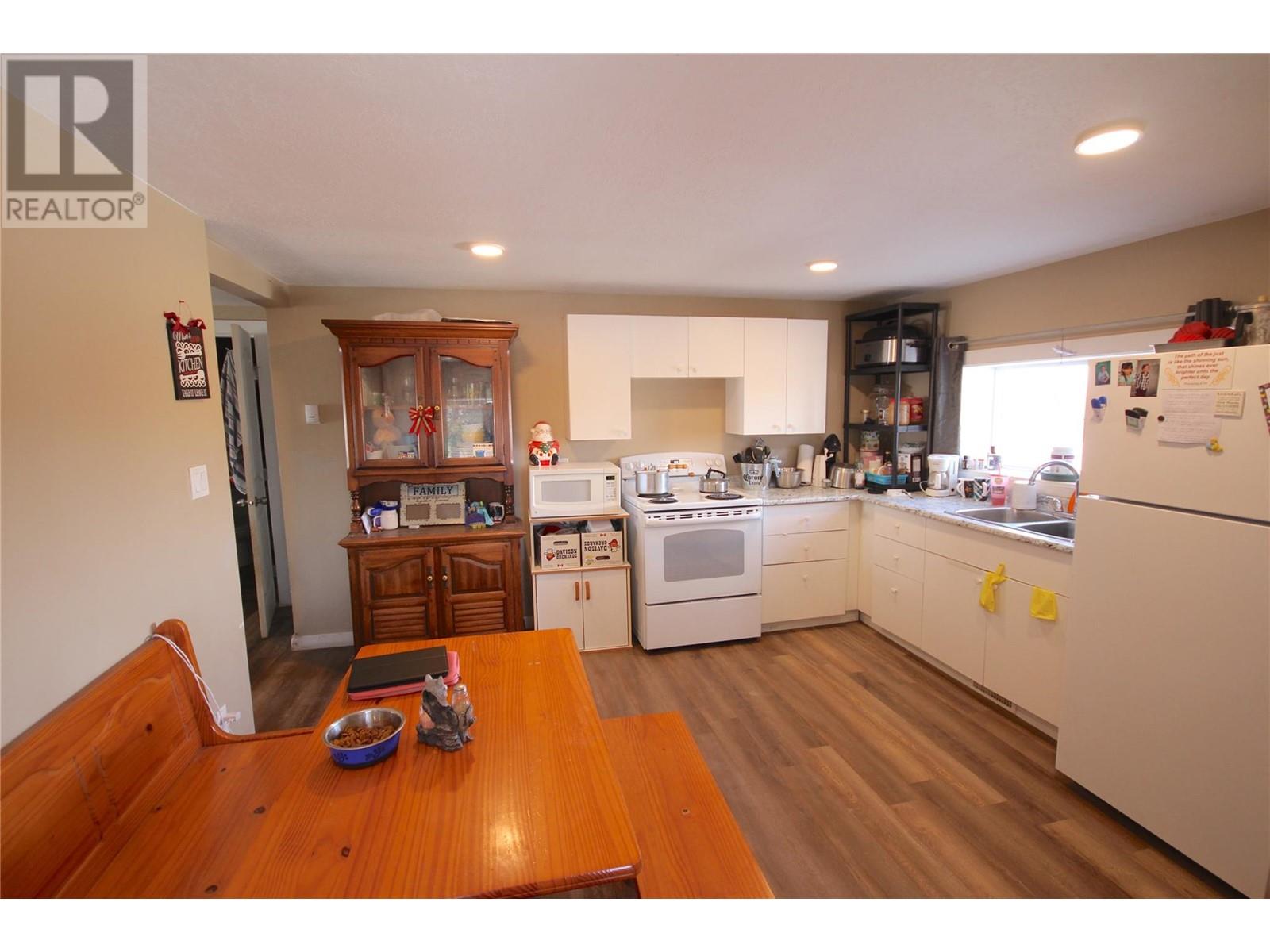 1310 108 Avenue Property Photo 11