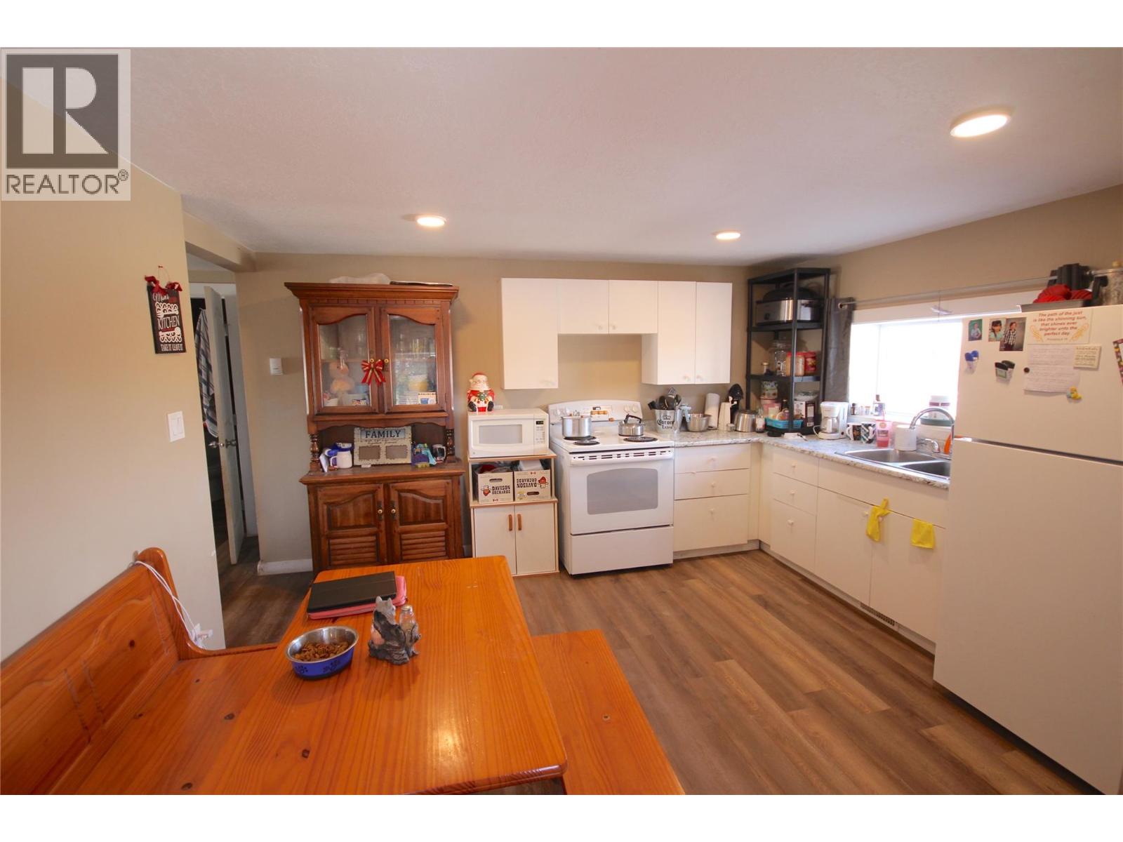 1310 108 Avenue Property Photo 11
