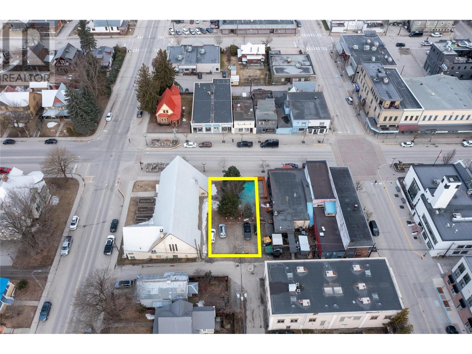 310 Mackenzie Avenue Property Photo 2