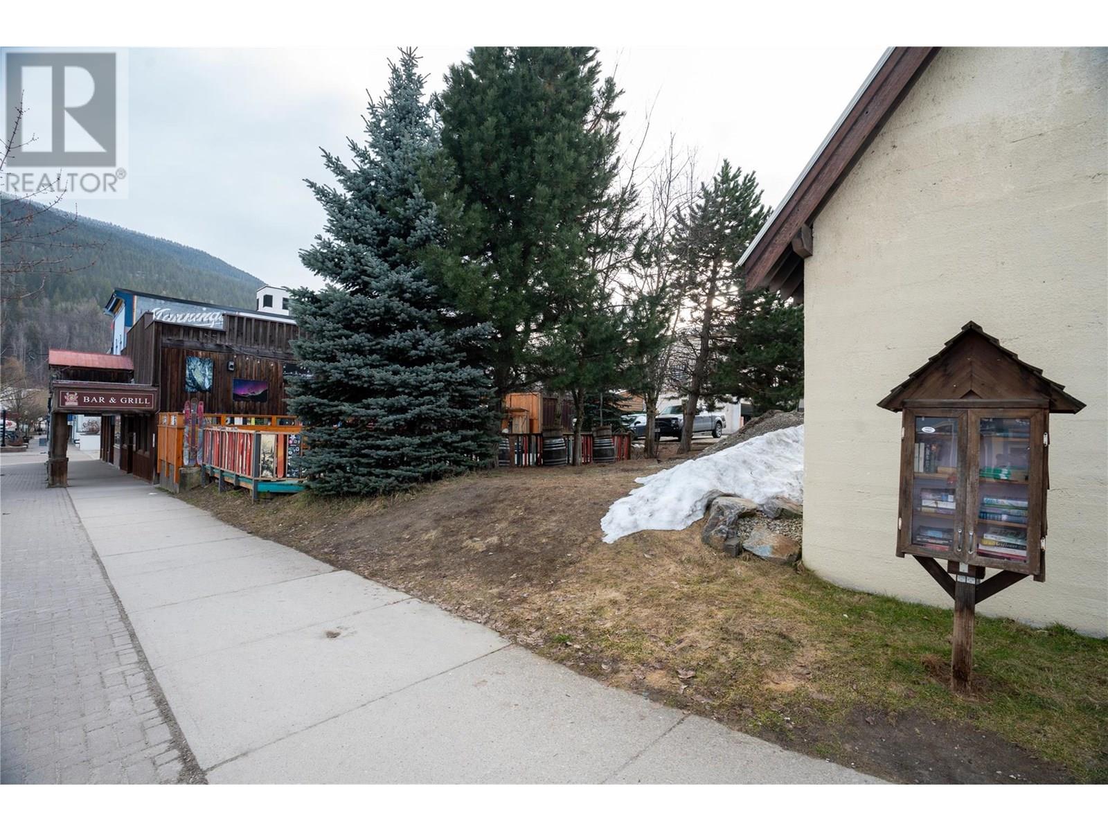 310 Mackenzie Avenue Property Photo 4