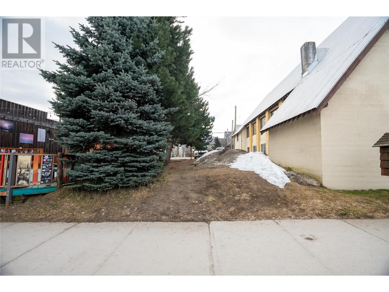 310 Mackenzie Avenue Property Photo 8