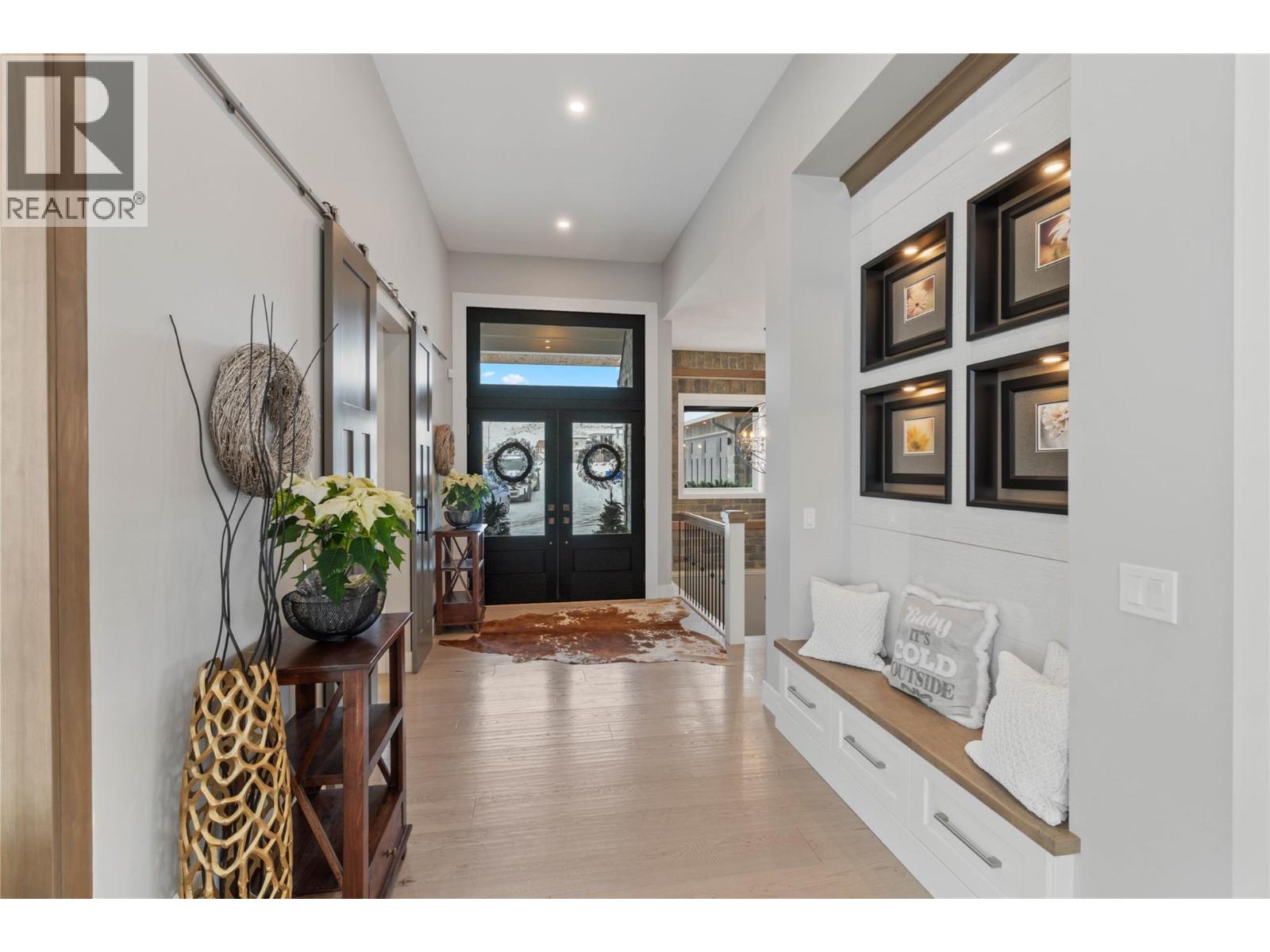 608 Mt Ida Crescent Property Photo 4