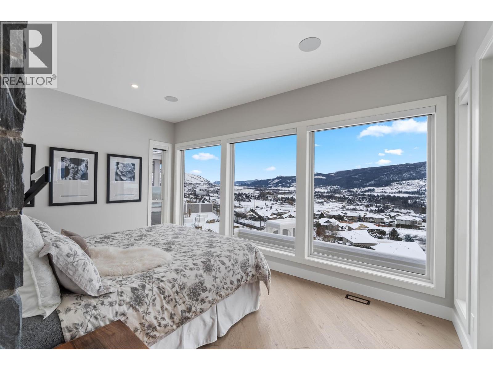 608 Mt Ida Crescent Property Photo 20