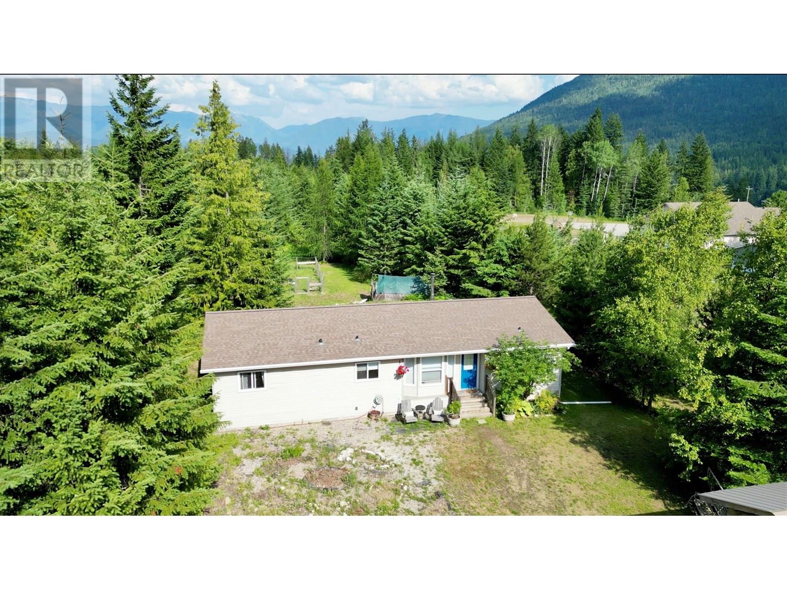 700 Heyland Road Property Photo 1