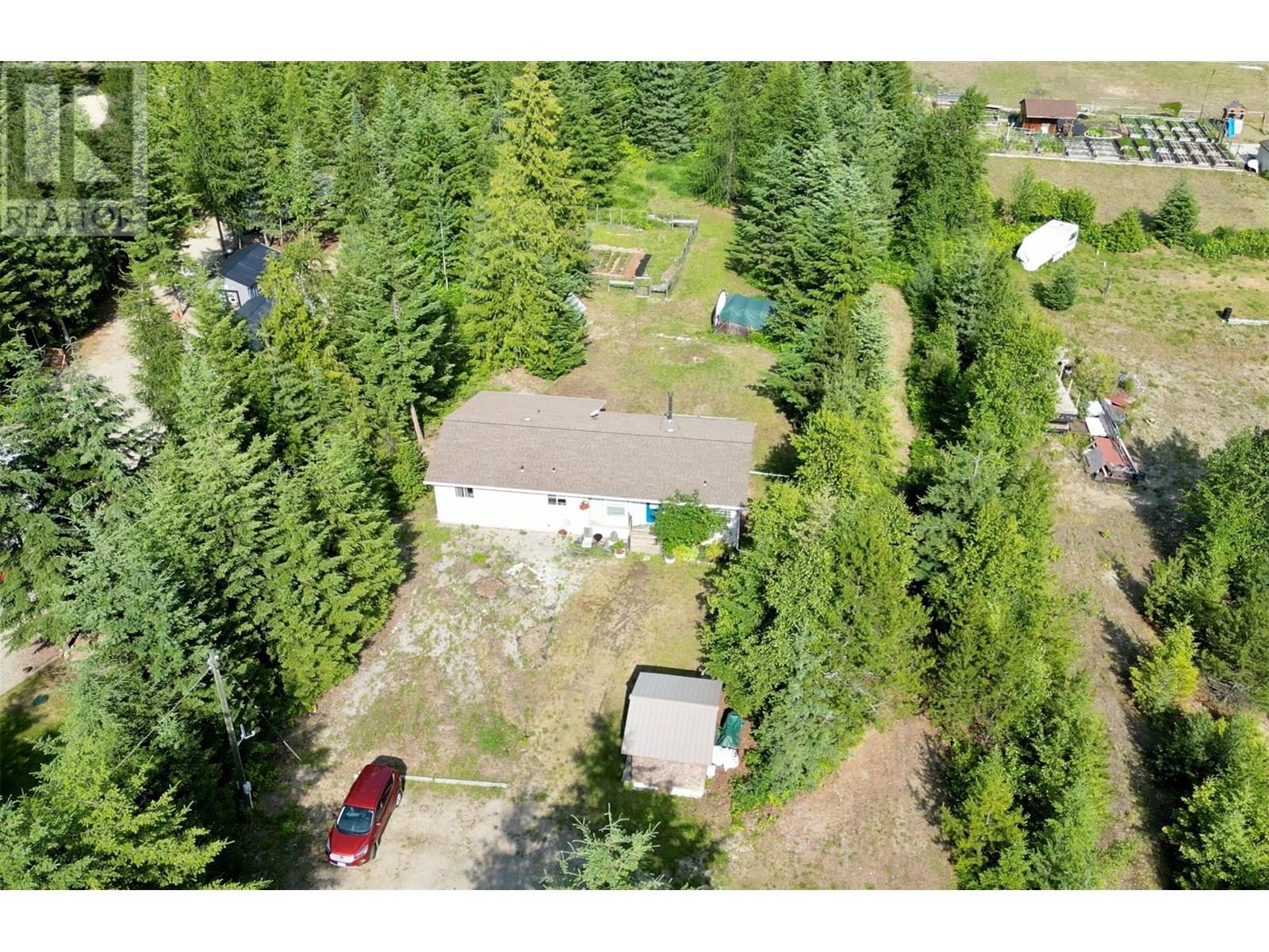 700 Heyland Road Property Photo 2