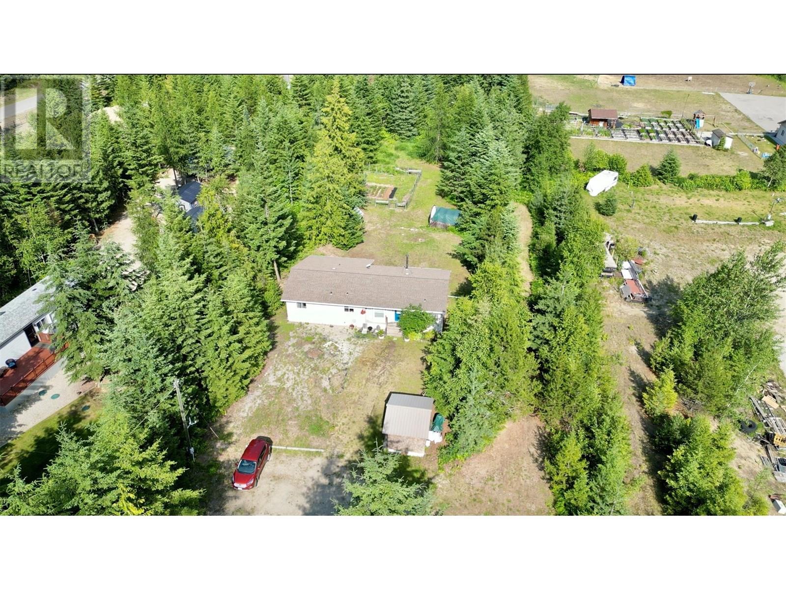 700 Heyland Road Property Photo 3