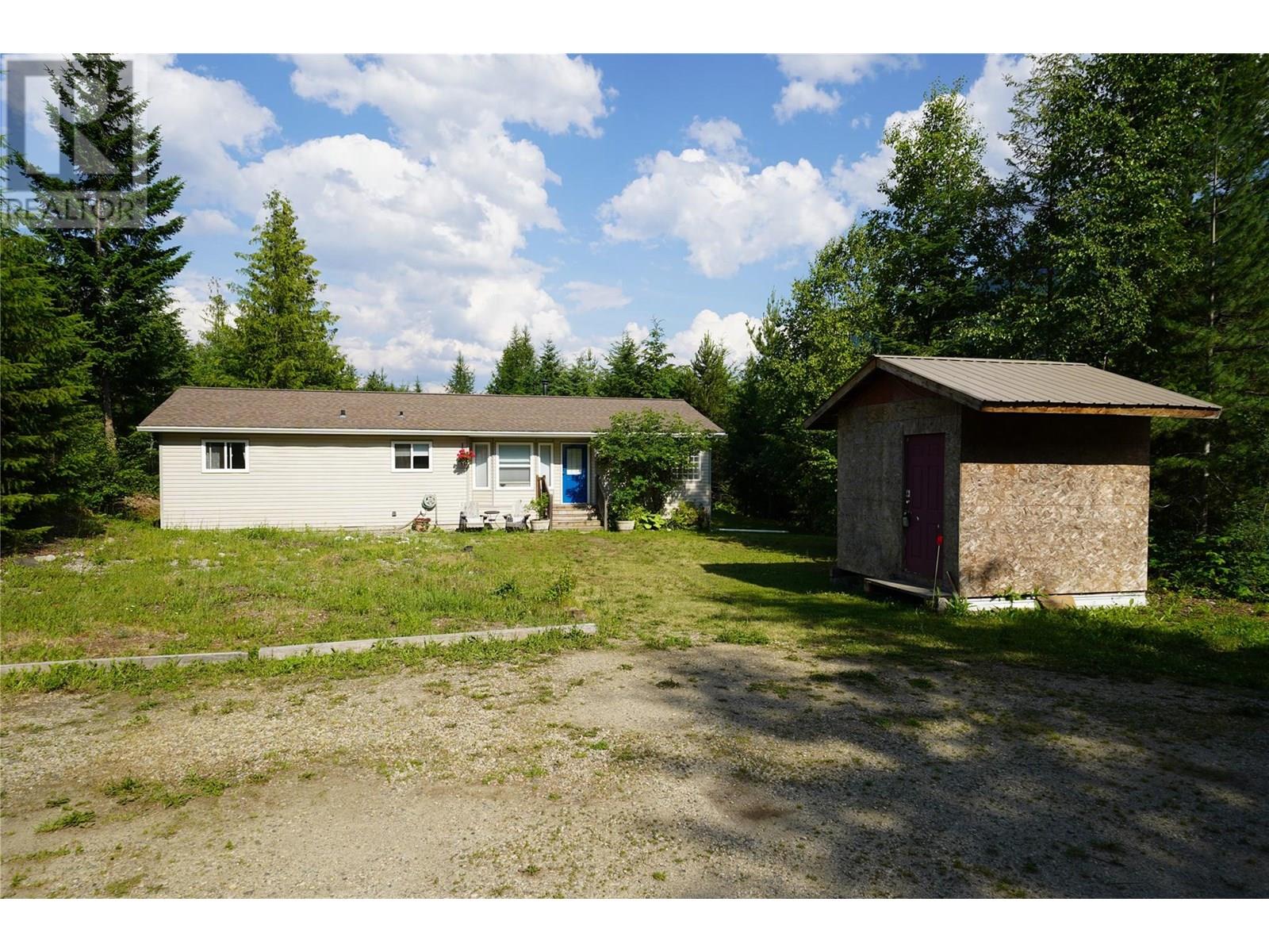 700 Heyland Road Property Photo 5