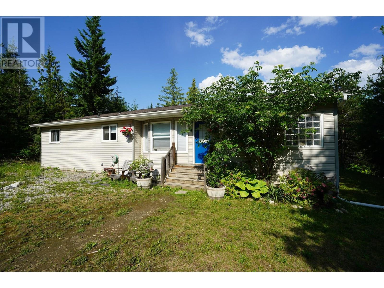 700 Heyland Road Property Photo 6