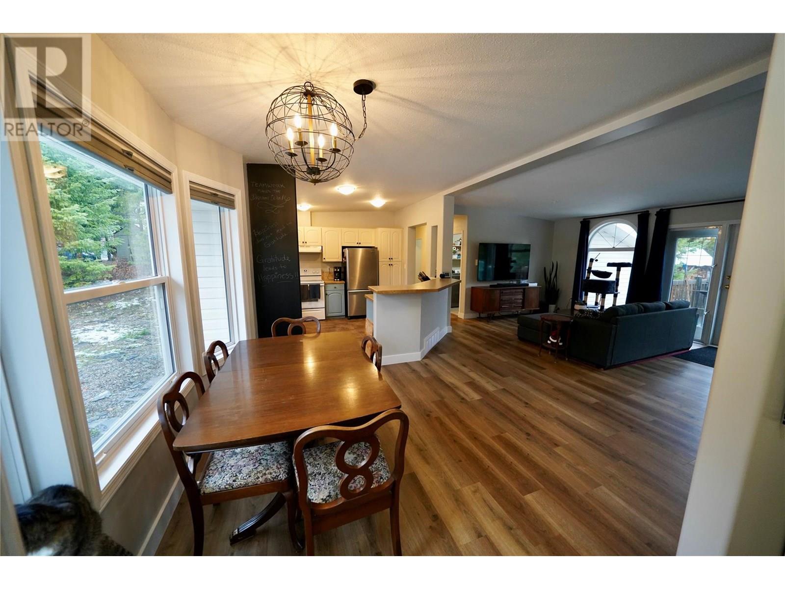 700 Heyland Road Property Photo 10