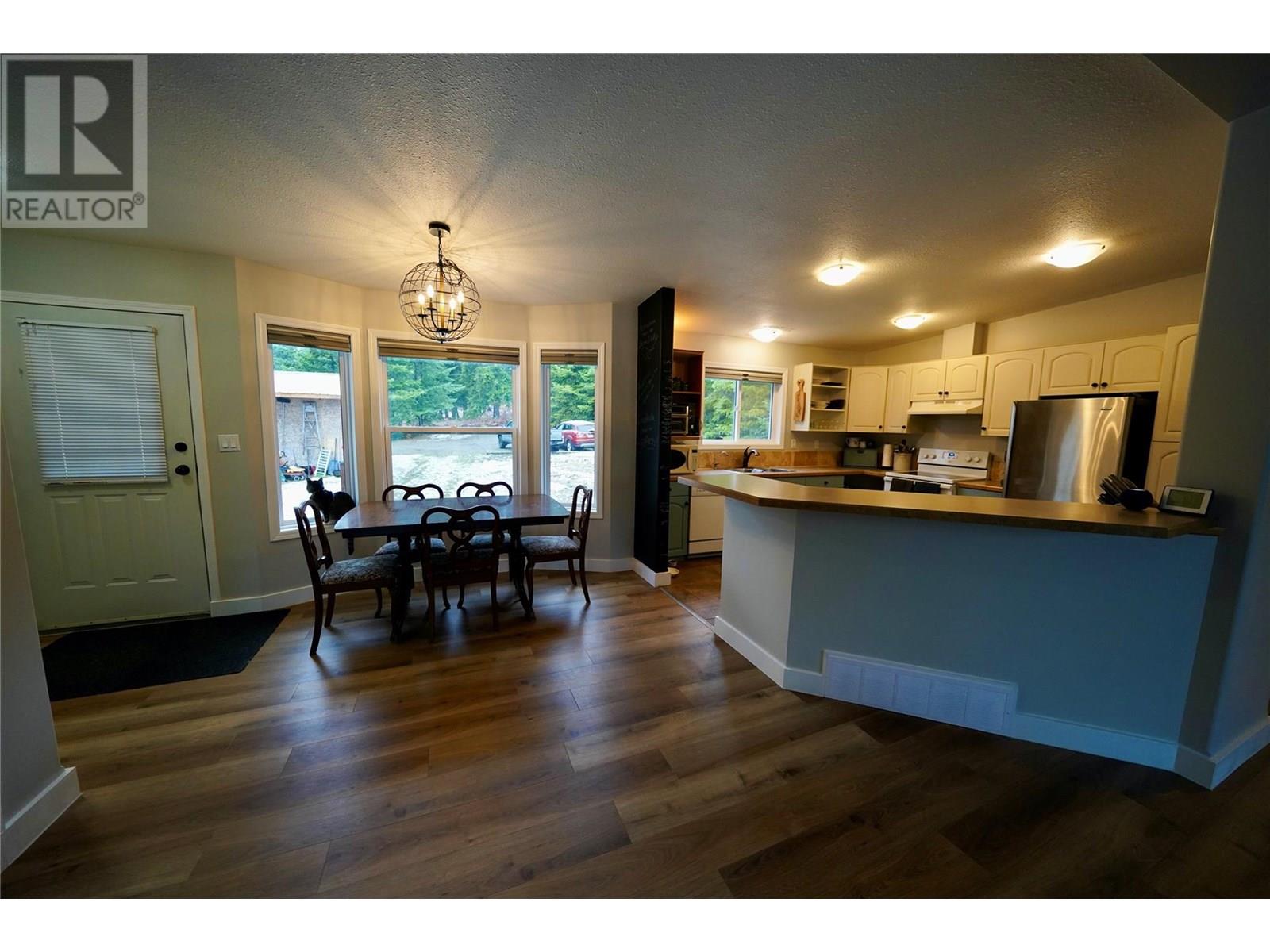 700 Heyland Road Property Photo 11