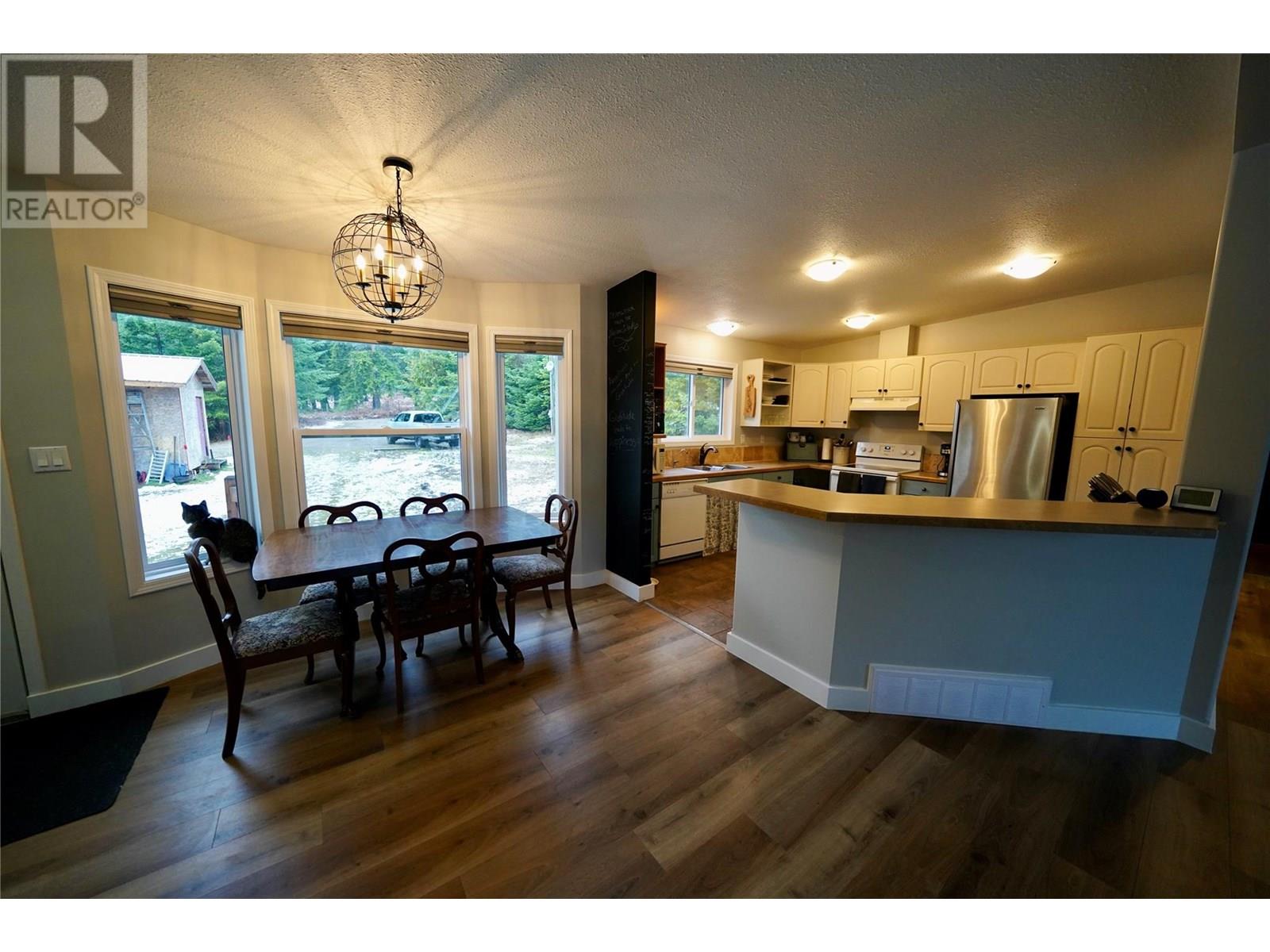 700 Heyland Road Property Photo 12