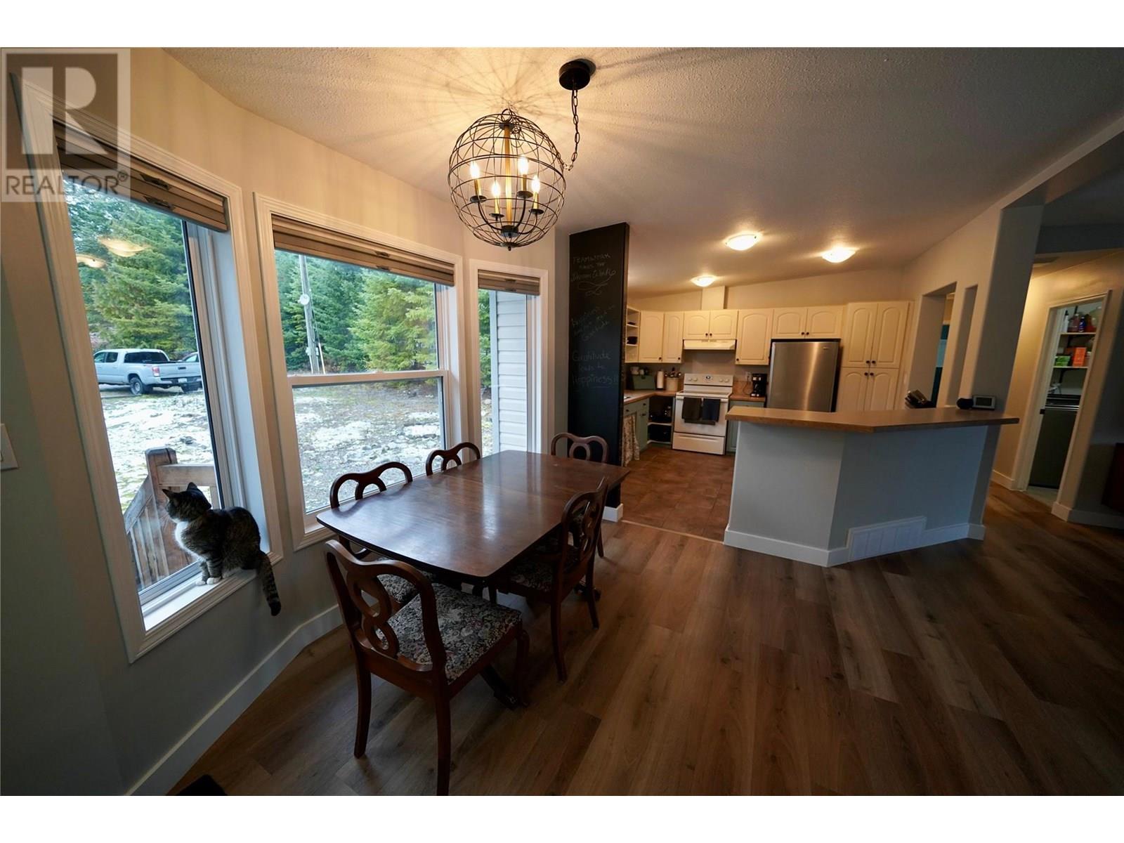 700 Heyland Road Property Photo 13