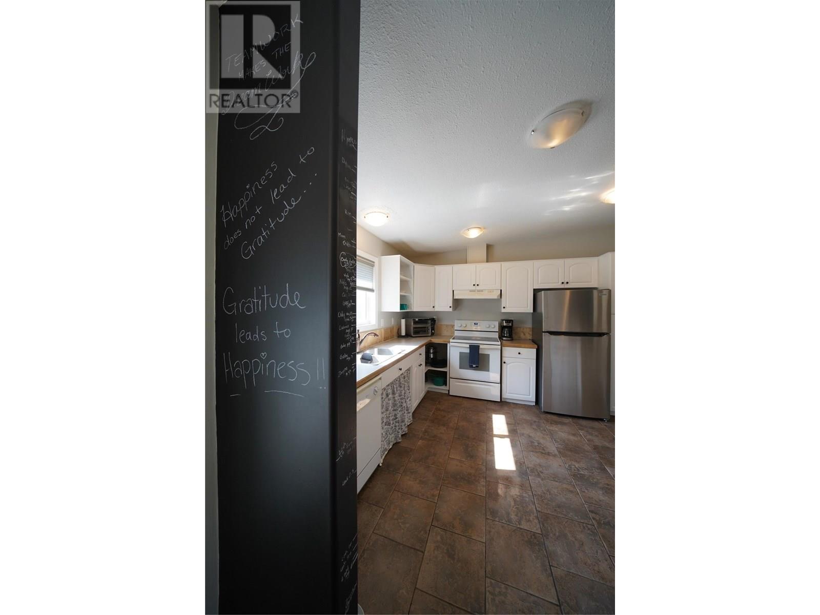 700 Heyland Road Property Photo 16