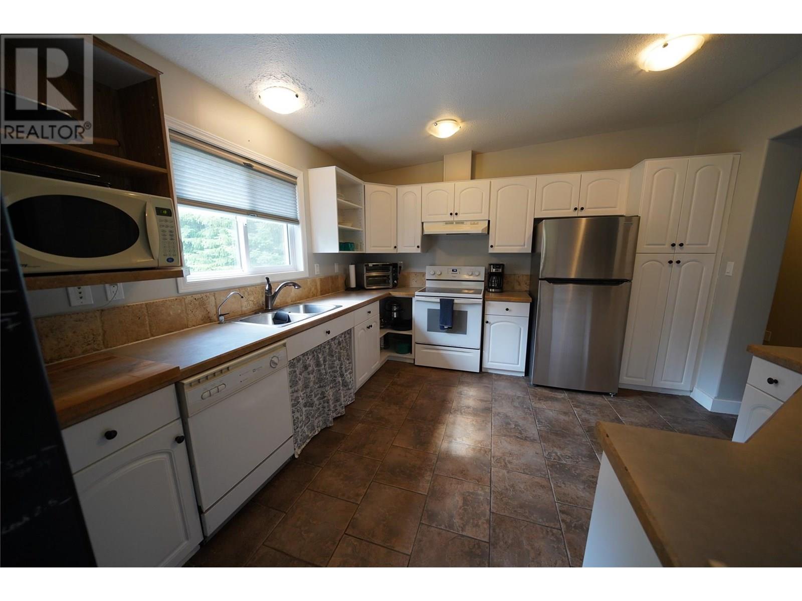 700 Heyland Road Property Photo 18