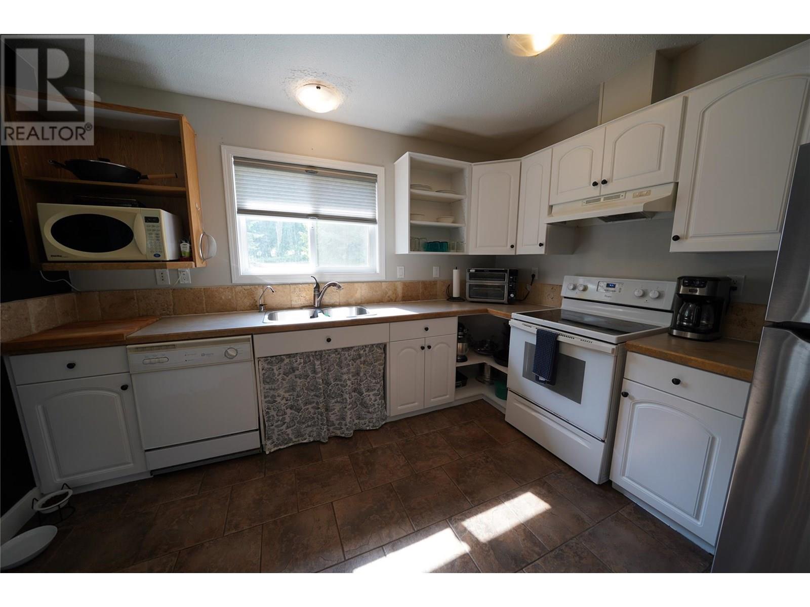 700 Heyland Road Property Photo 20