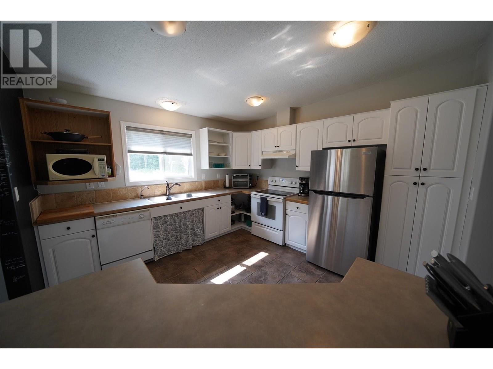 700 Heyland Road Property Photo 21