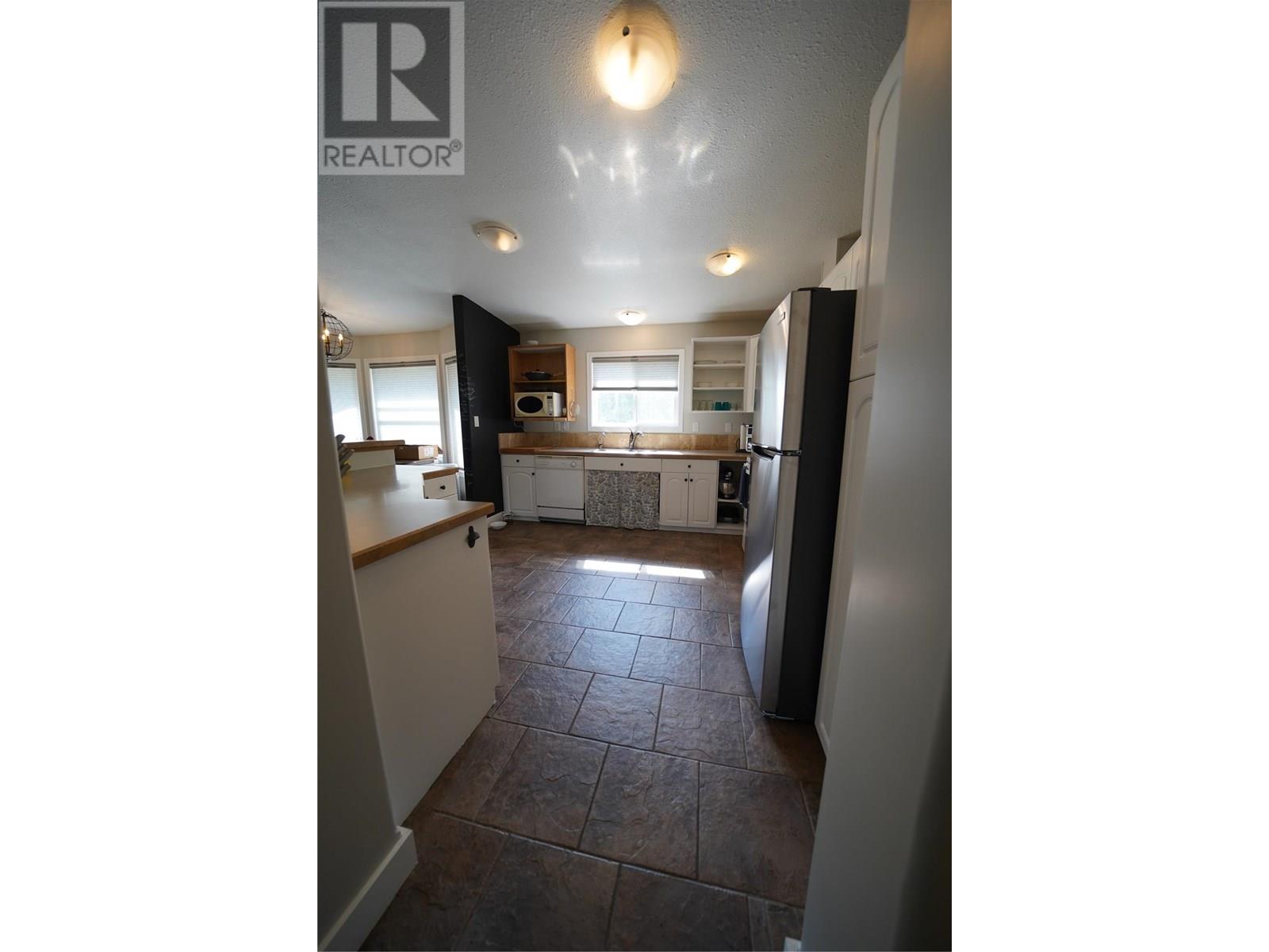 700 Heyland Road Property Photo 22