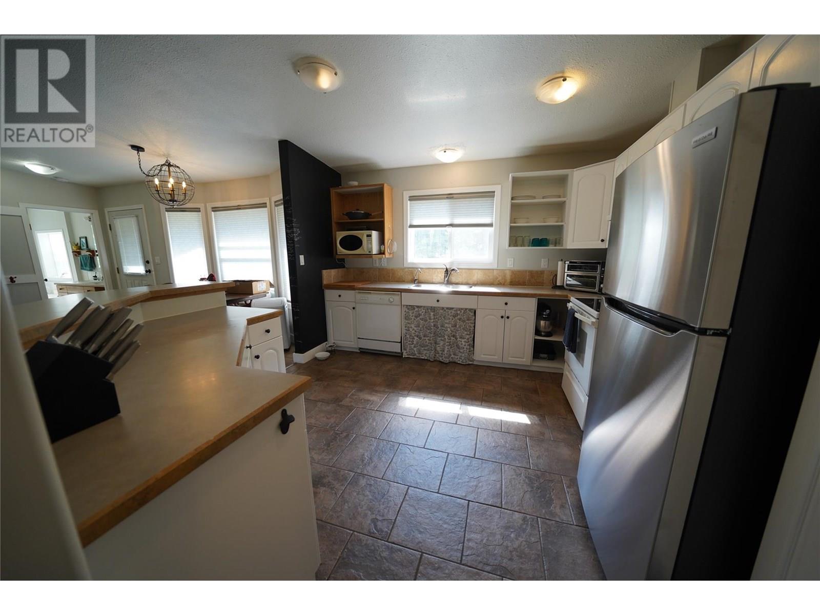 700 Heyland Road Property Photo 23