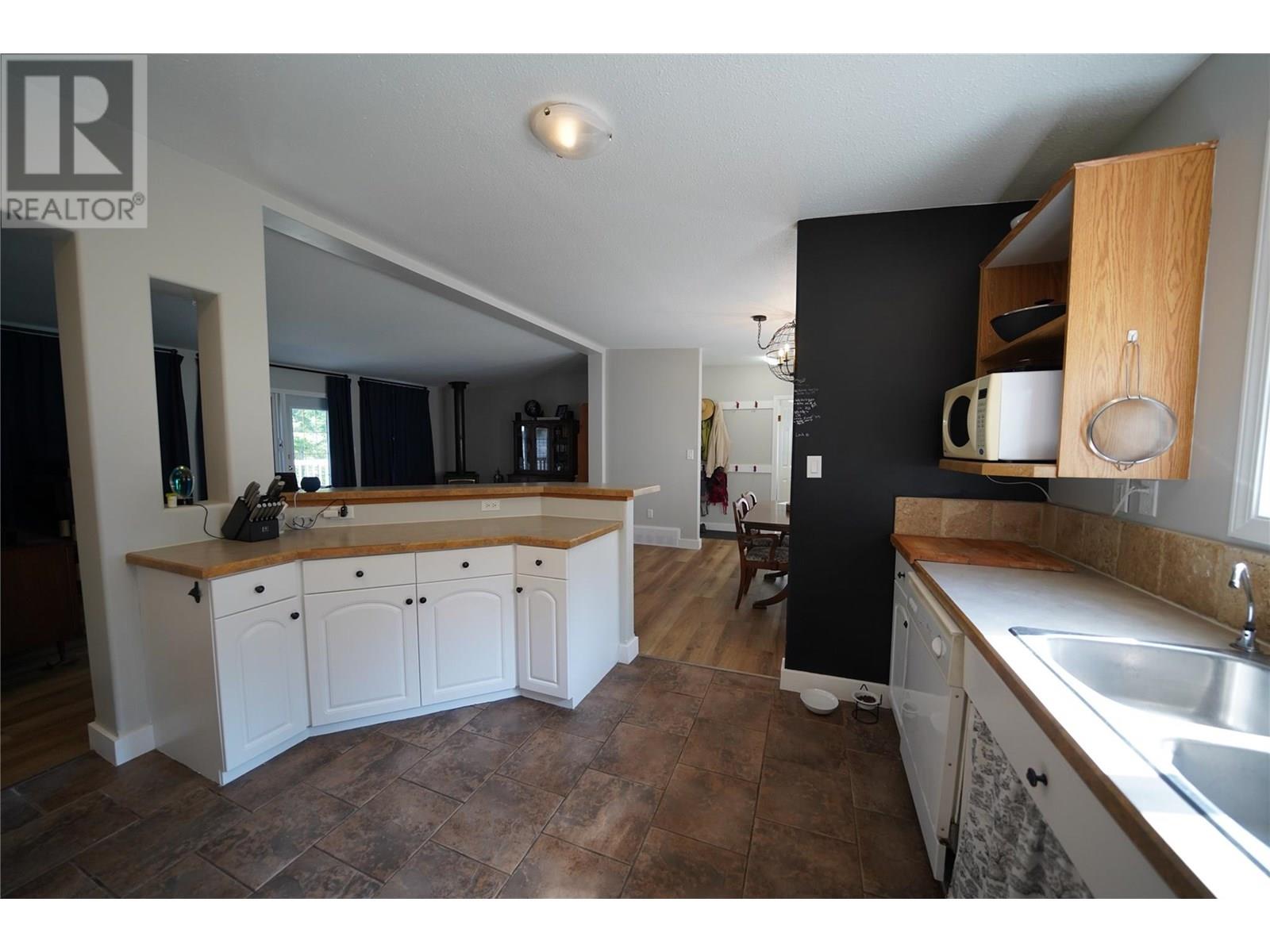 700 Heyland Road Property Photo 24