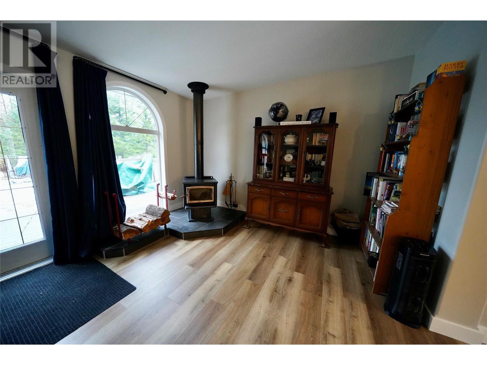 700 Heyland Road Property Photo 28