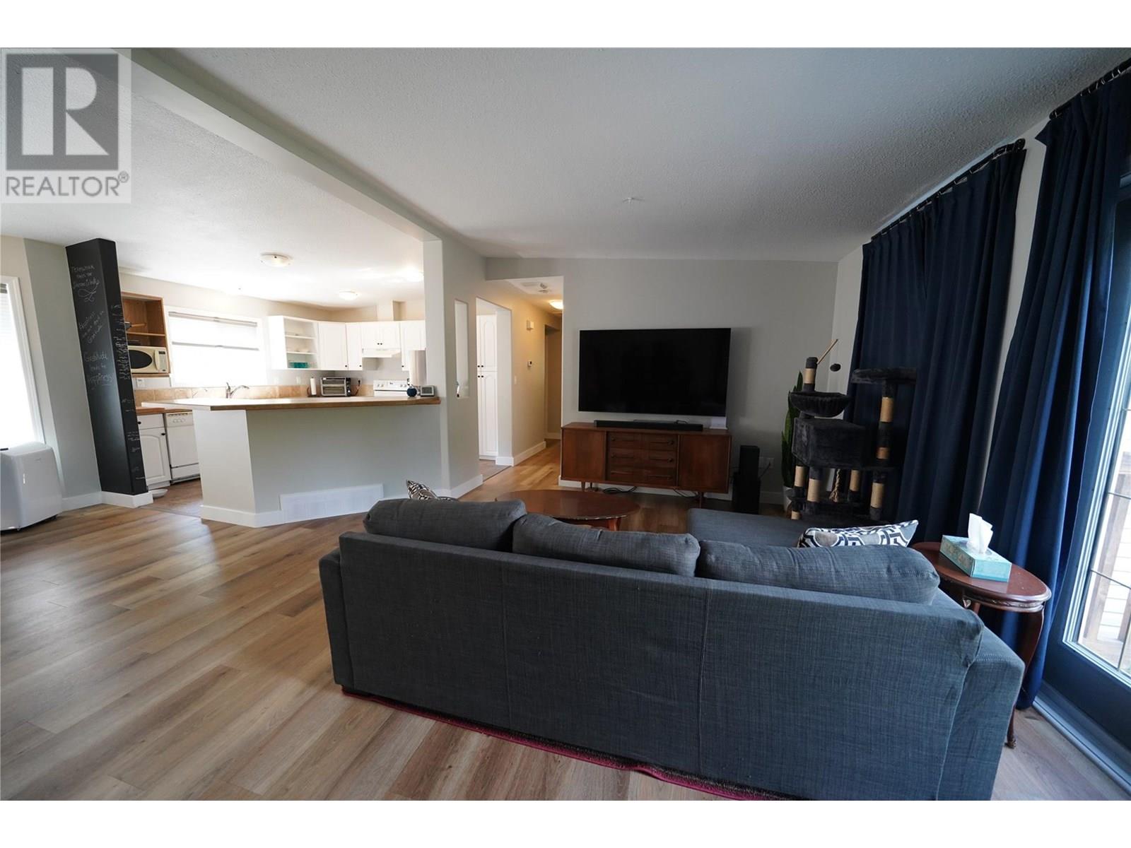700 Heyland Road Property Photo 30