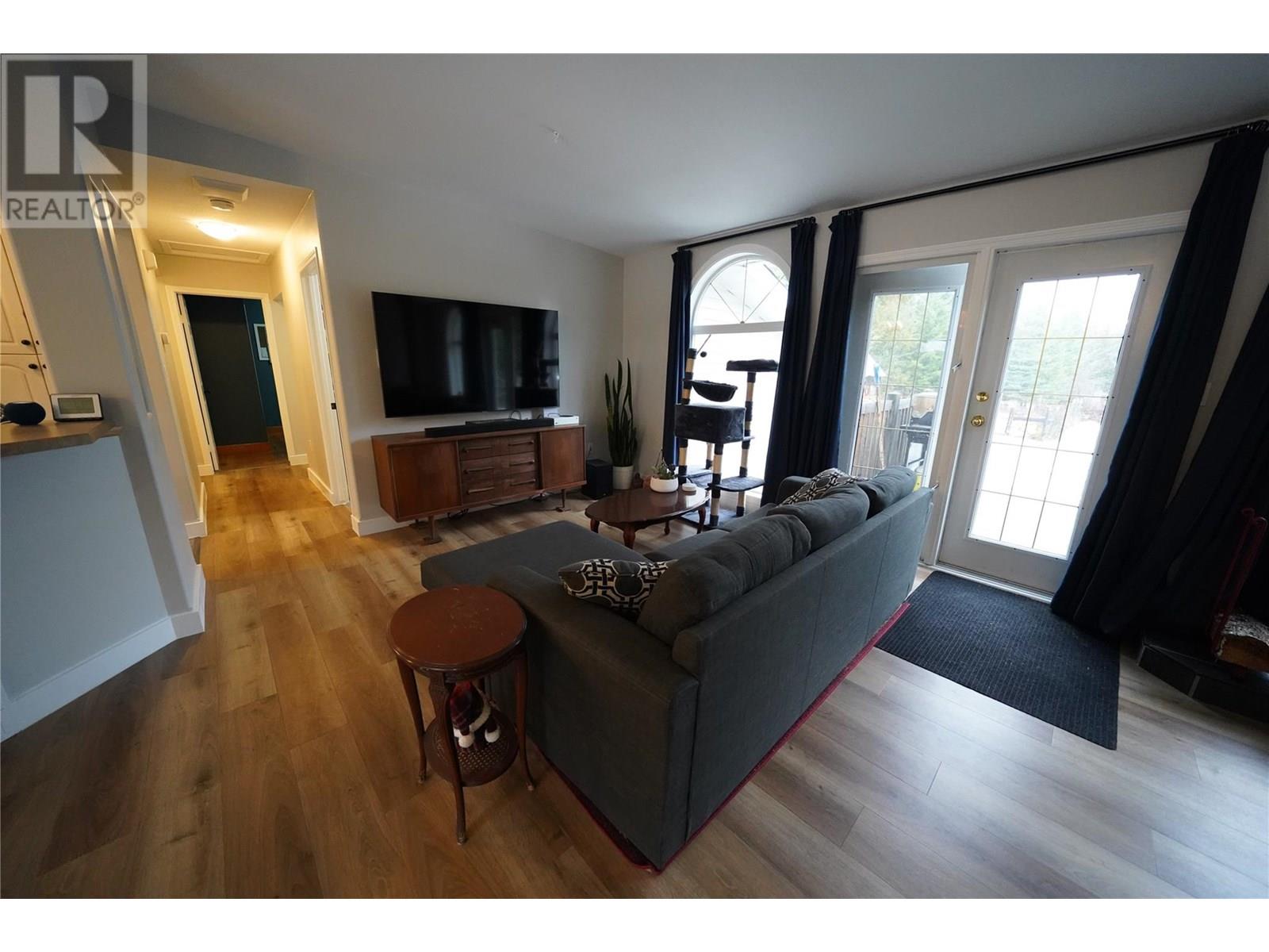 700 Heyland Road Property Photo 35