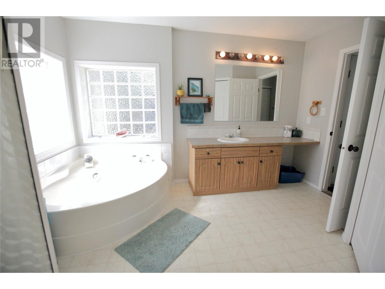 700 Heyland Road Property Photo 49