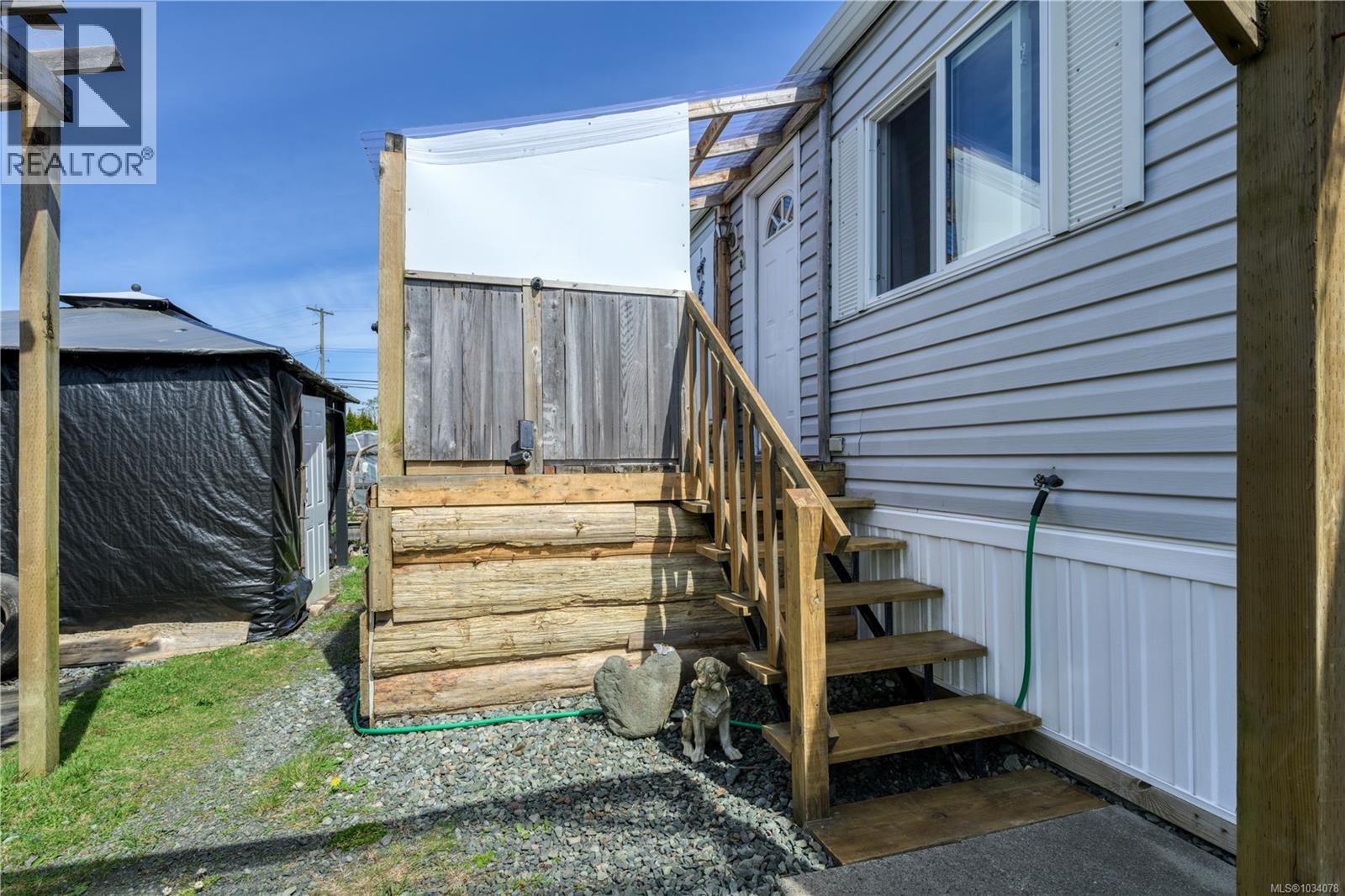 1 5250 Beaver Harbour Rd Property Photo 2