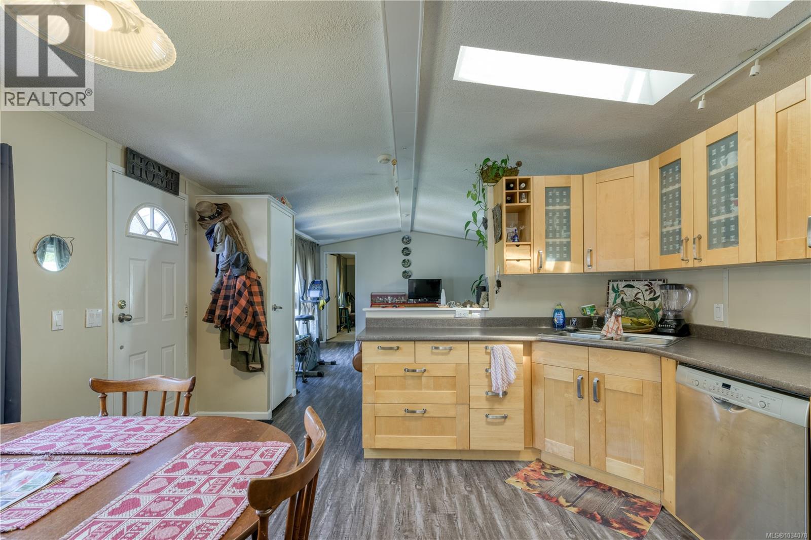 1 5250 Beaver Harbour Rd Property Photo 5