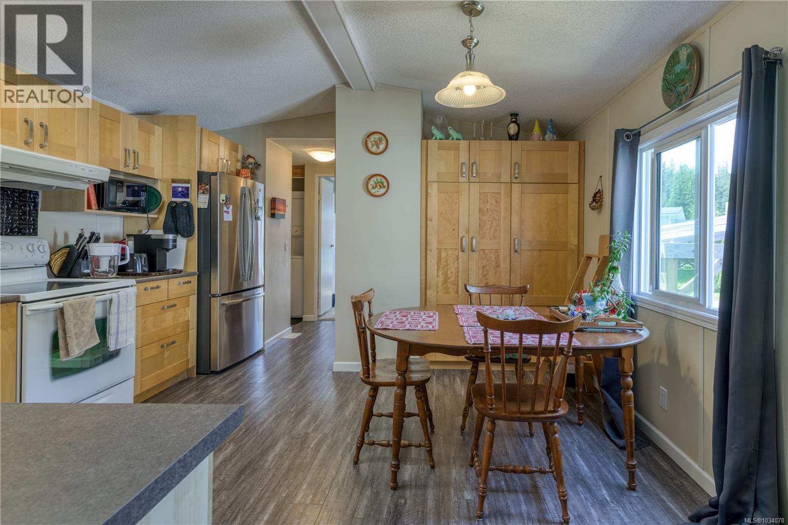 1 5250 Beaver Harbour Rd Property Photo 6