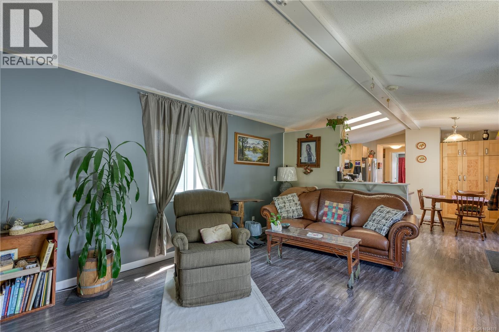 1 5250 Beaver Harbour Rd Property Photo 10