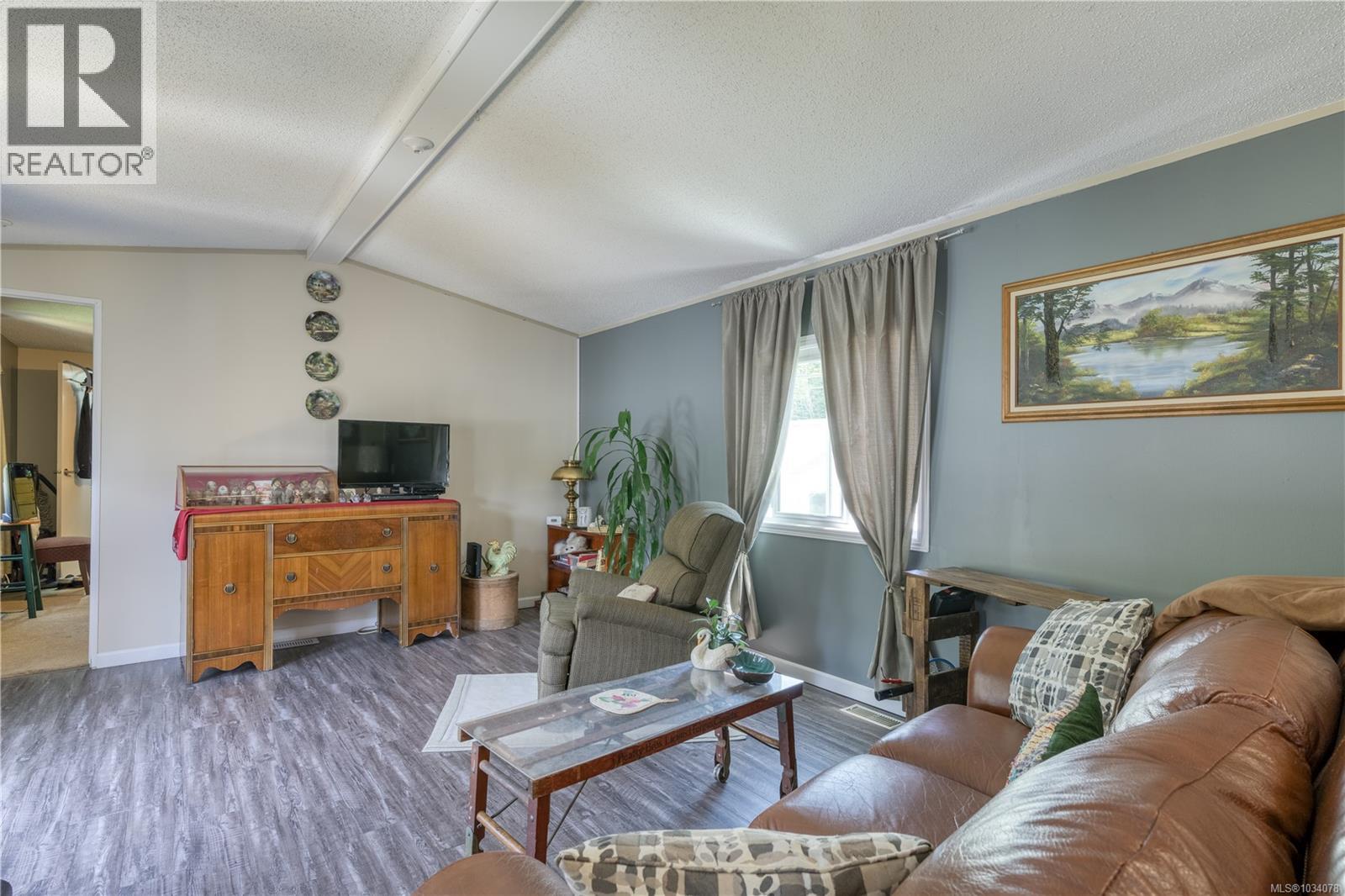 1 5250 Beaver Harbour Rd Property Photo 11