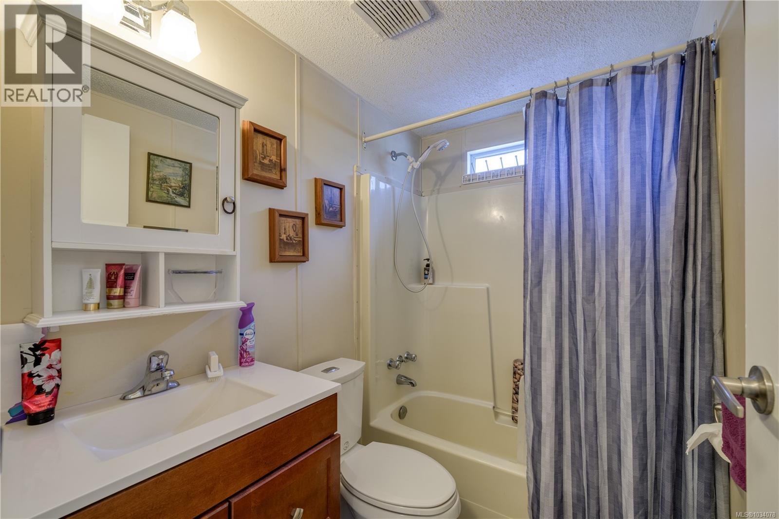 1 5250 Beaver Harbour Rd Property Photo 12