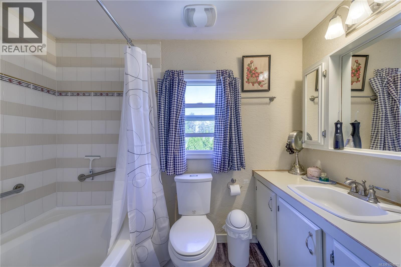 1 5250 Beaver Harbour Rd Property Photo 17