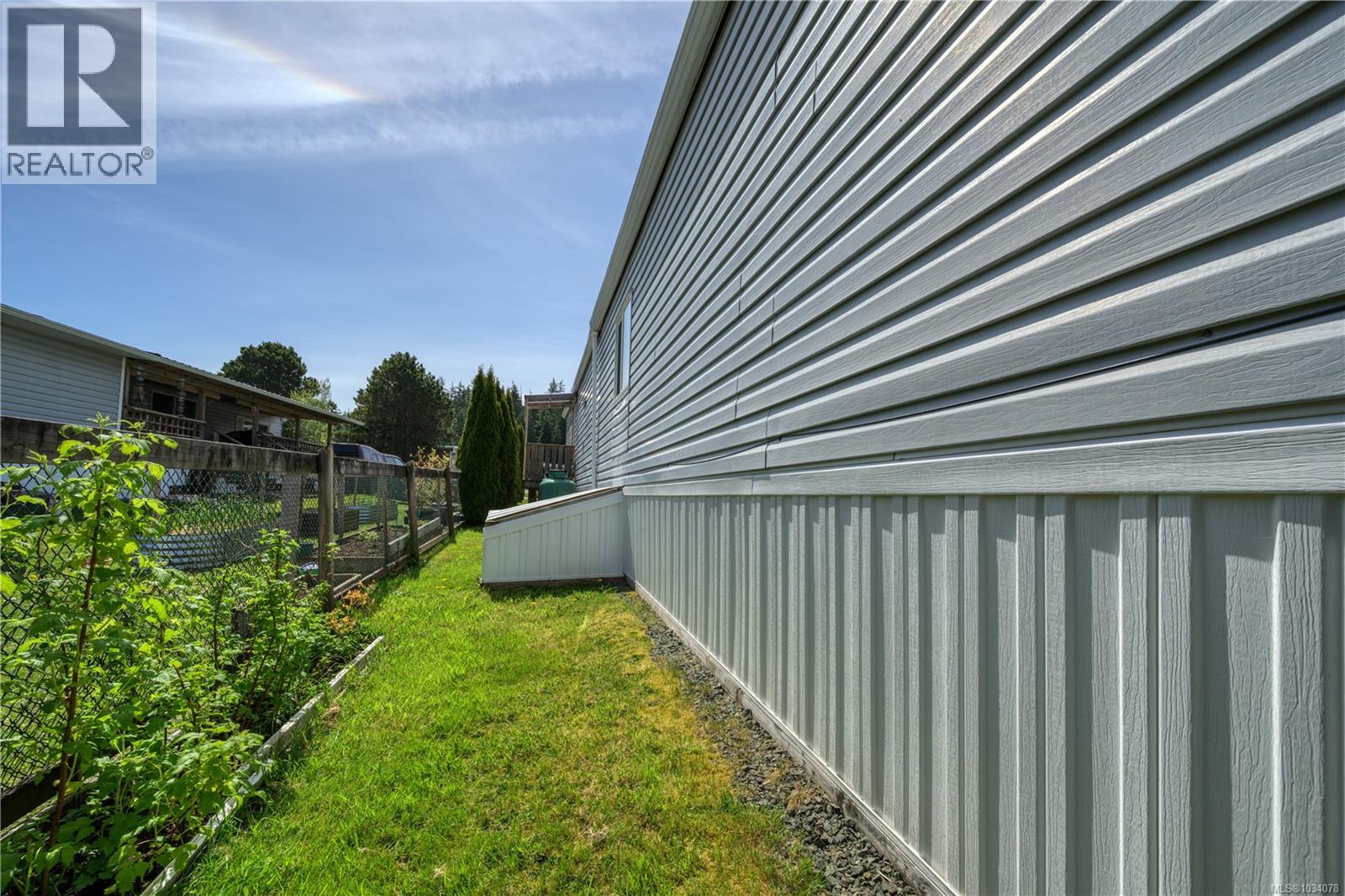 1 5250 Beaver Harbour Rd Property Photo 26