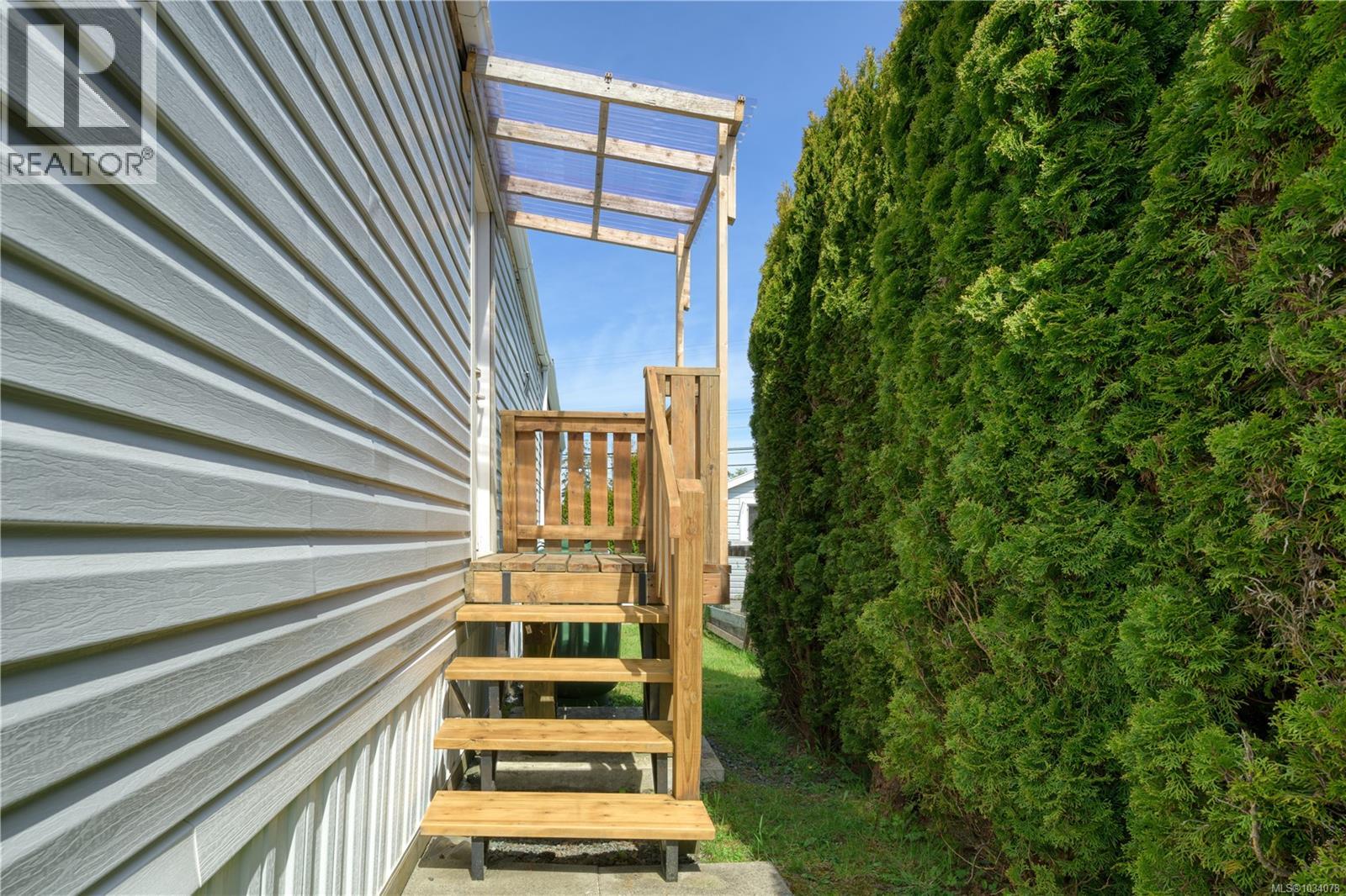 1 5250 Beaver Harbour Rd Property Photo 27