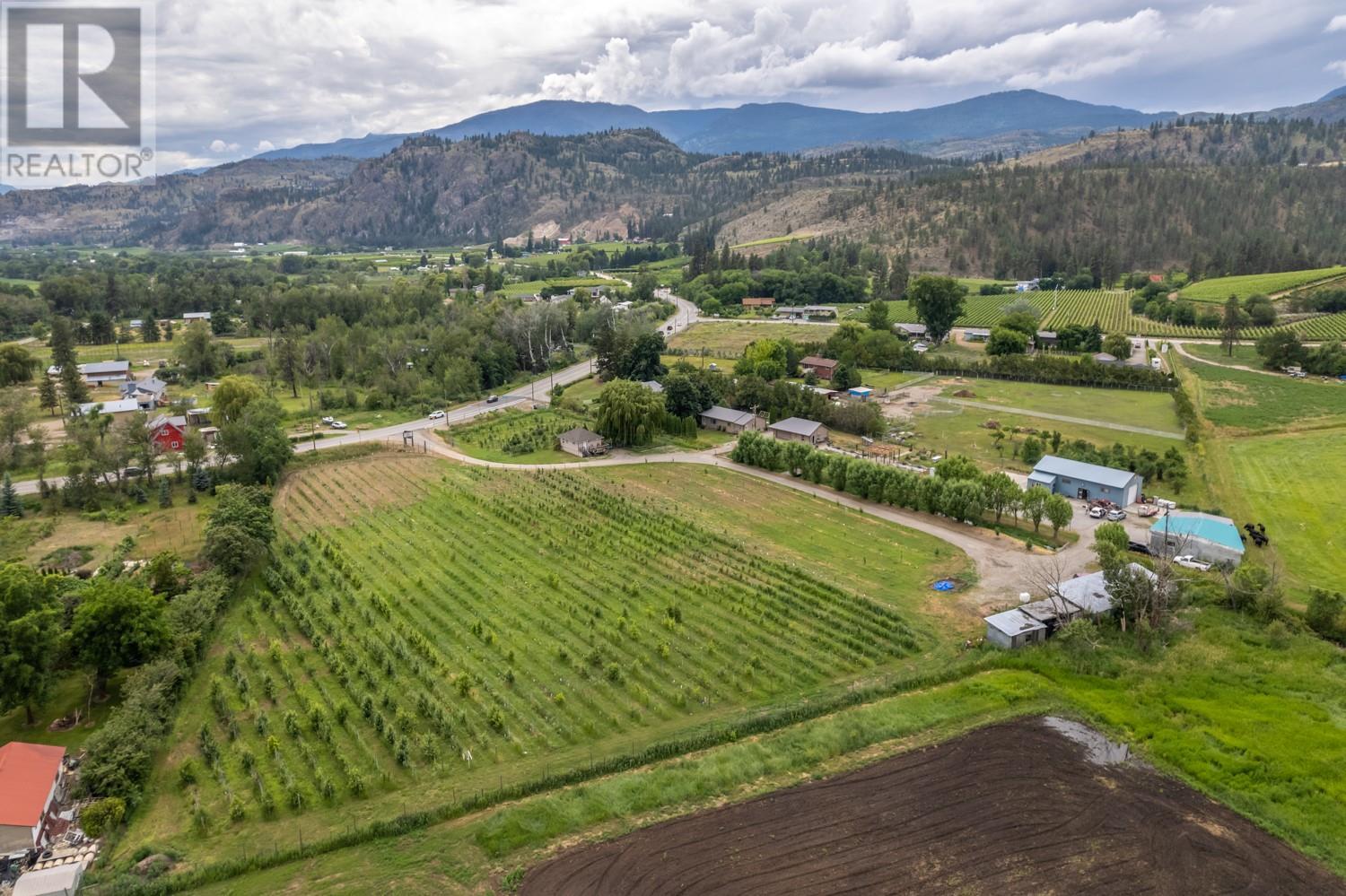 7952 97 Highway Property Photo 2