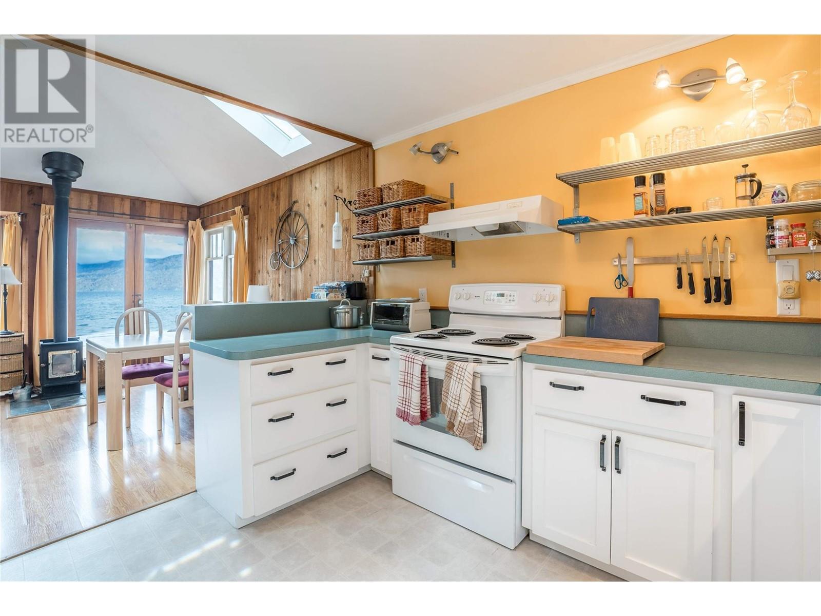 19279 Lakeshore Drive N Property Photo 4