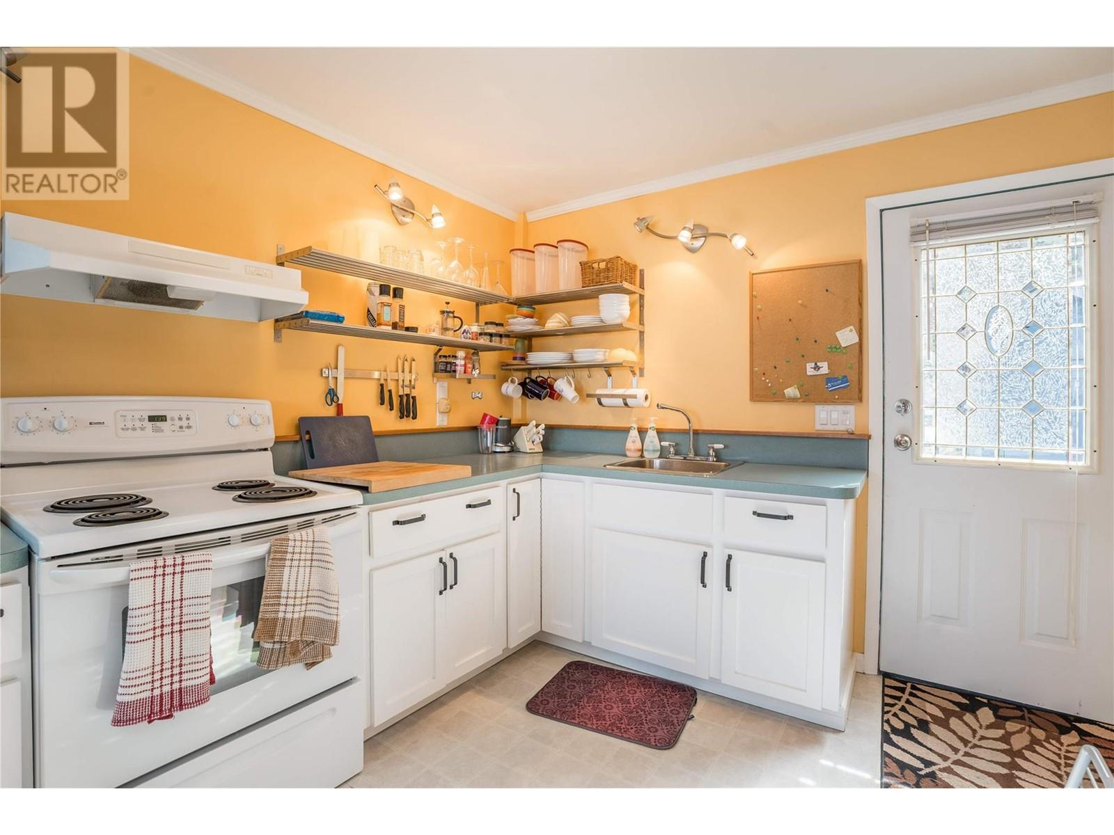 19279 Lakeshore Drive N Property Photo 6