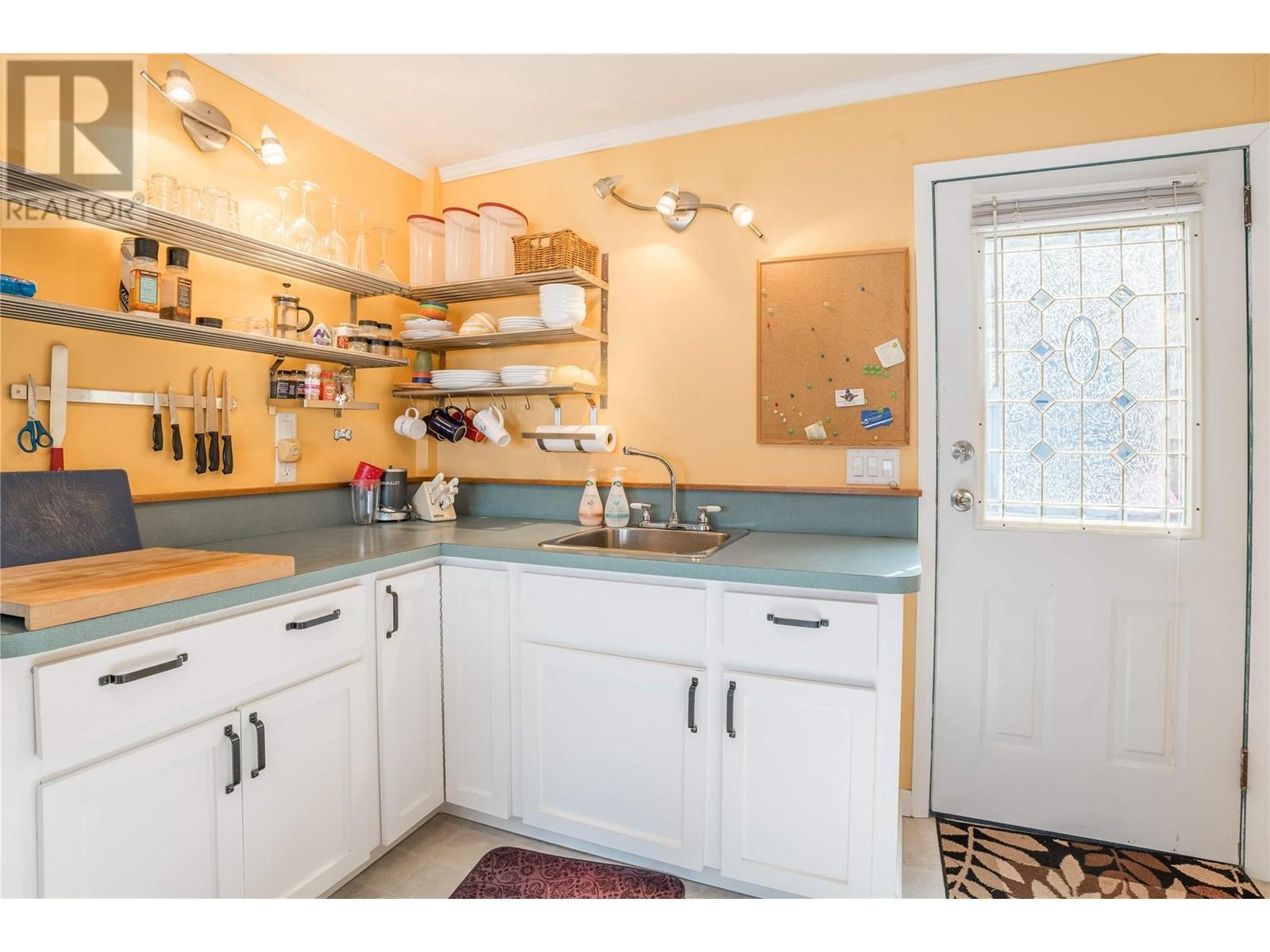 19279 Lakeshore Drive N Property Photo 7