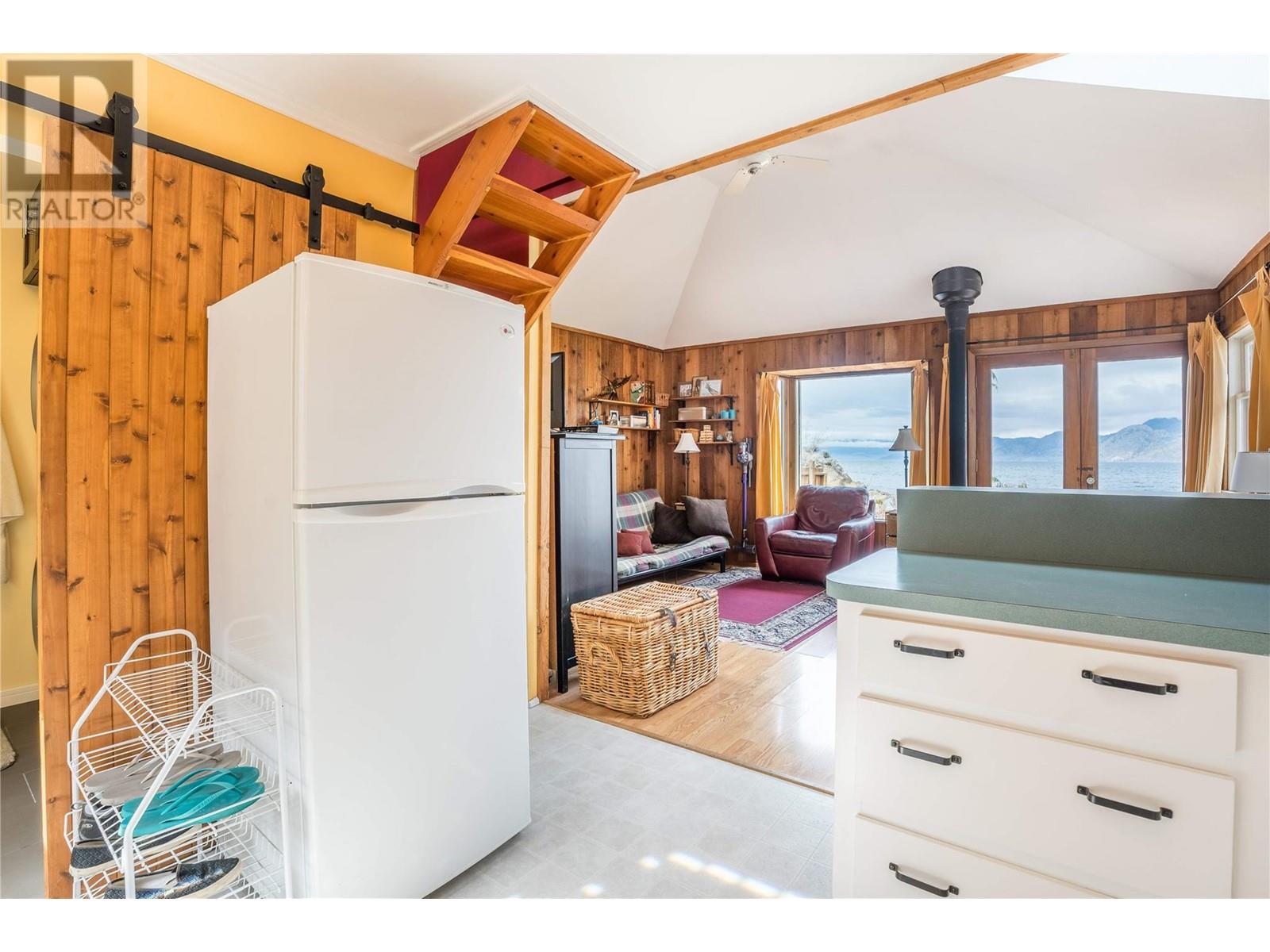 19279 Lakeshore Drive N Property Photo 8