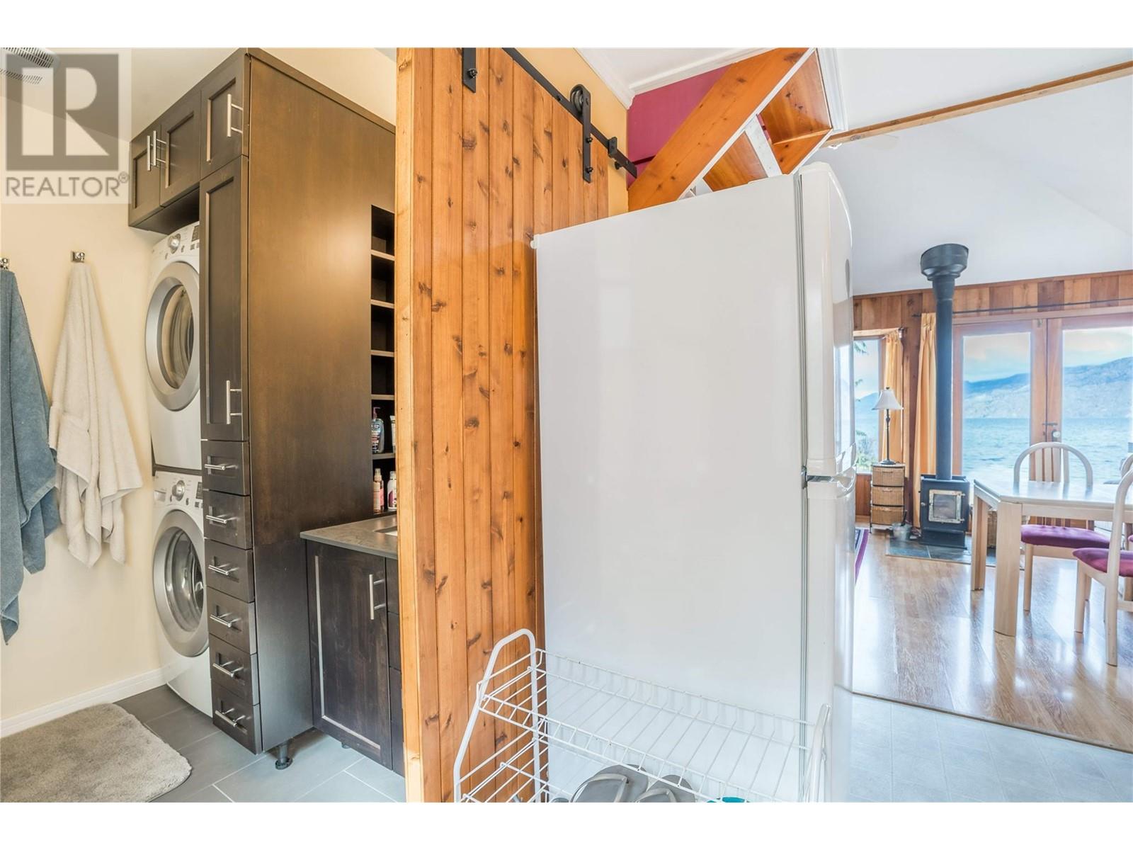 19279 Lakeshore Drive N Property Photo 9